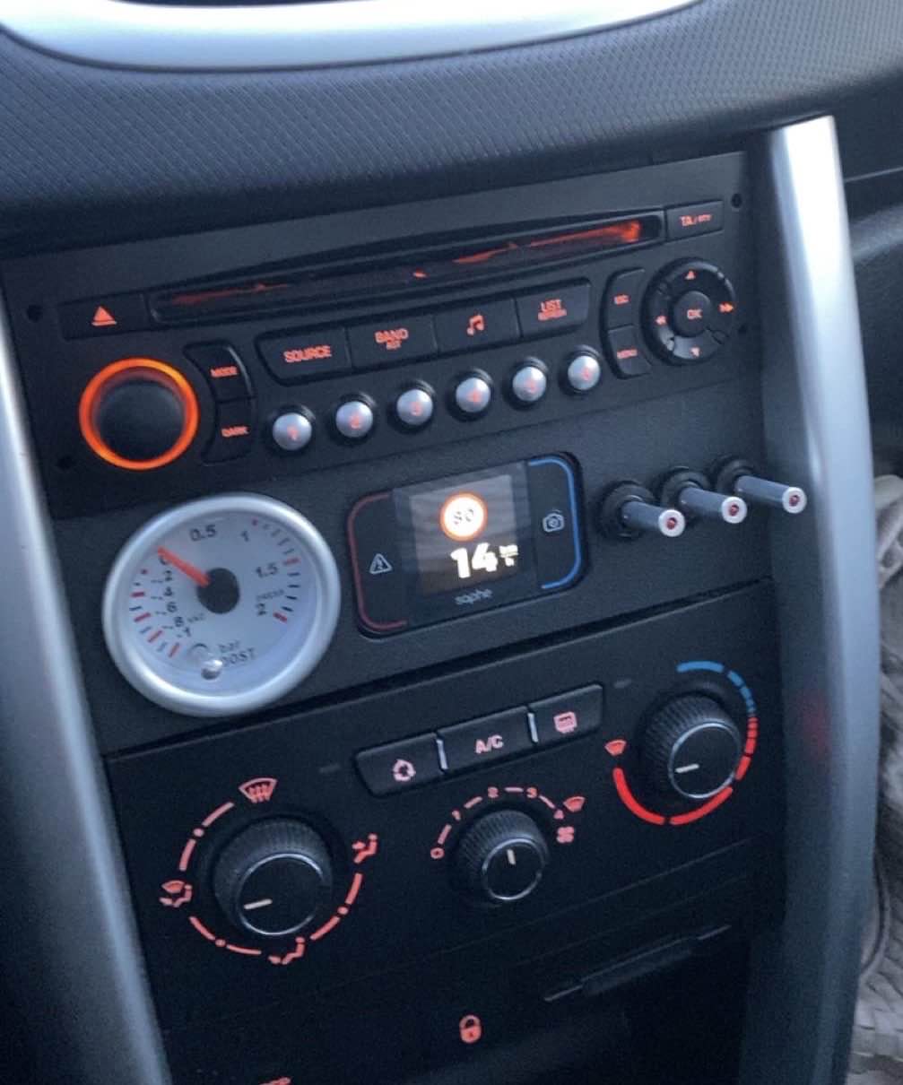 Peugeot 207 center console