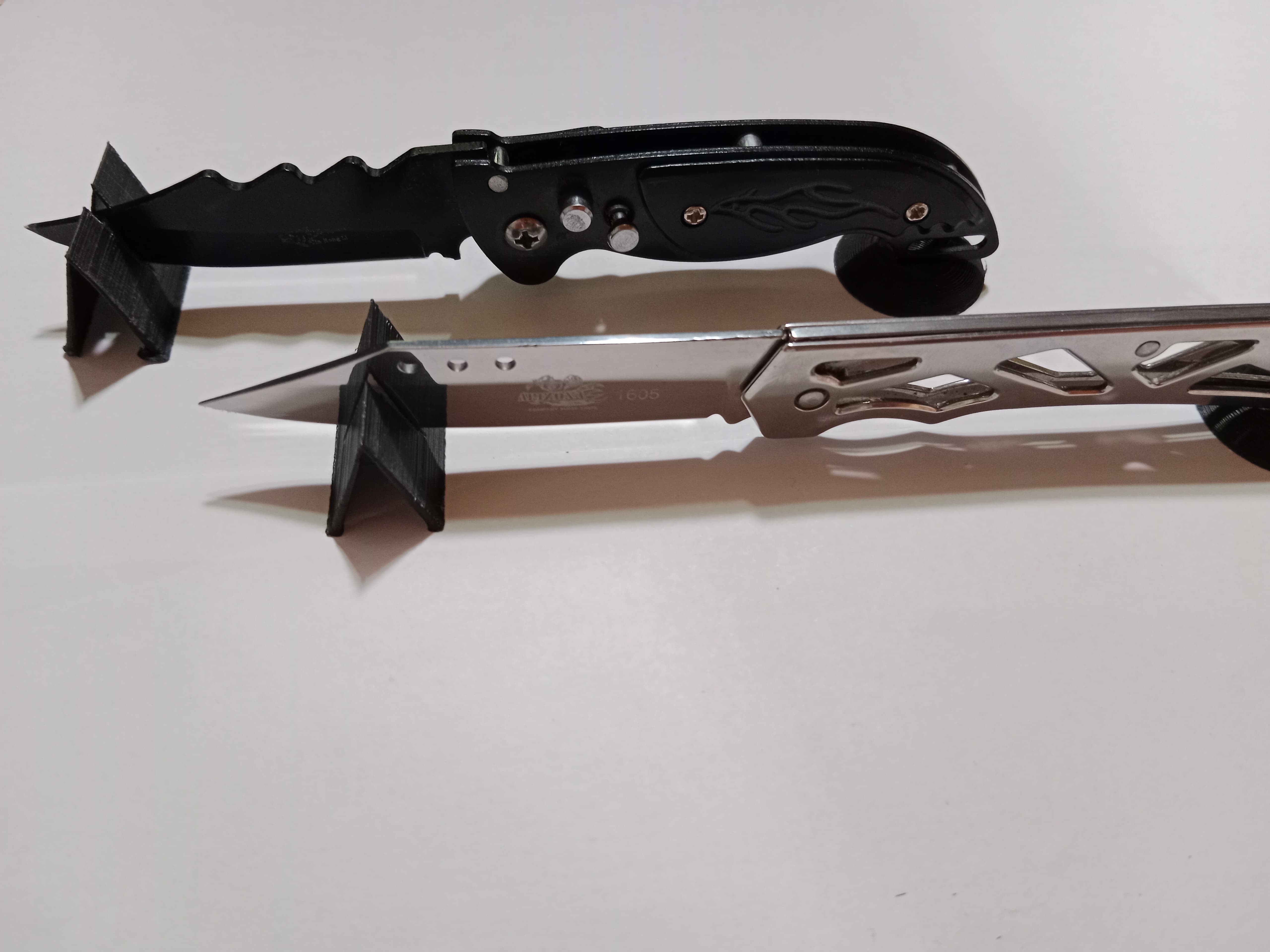 minimal knife stand