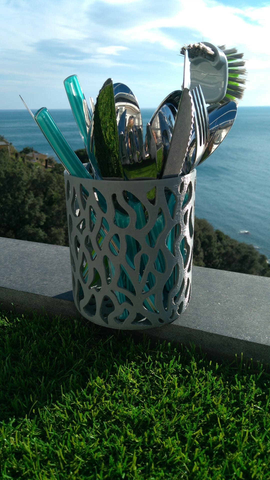 Kitchen utensil holder - Voronoi