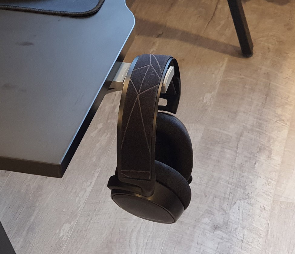 Headphones holder for IKEA UTESPELARE gaming desk