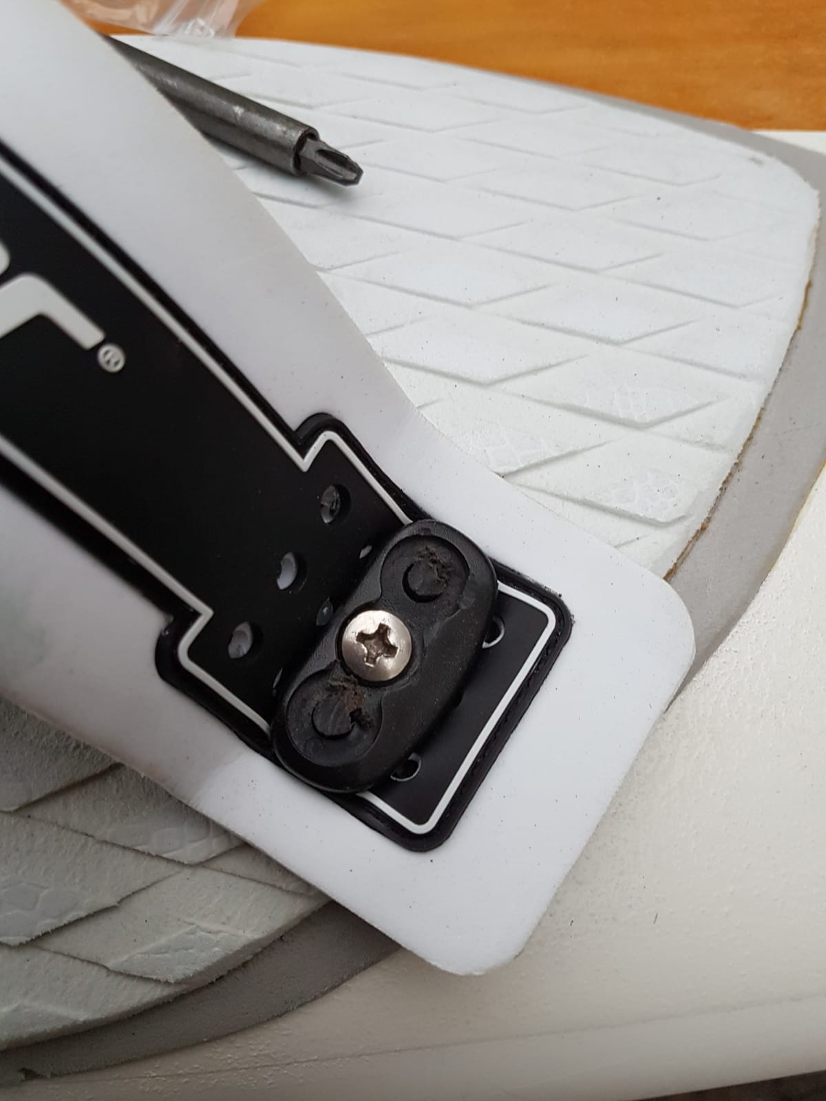 Anti twist surfboard foot band / strap combi part