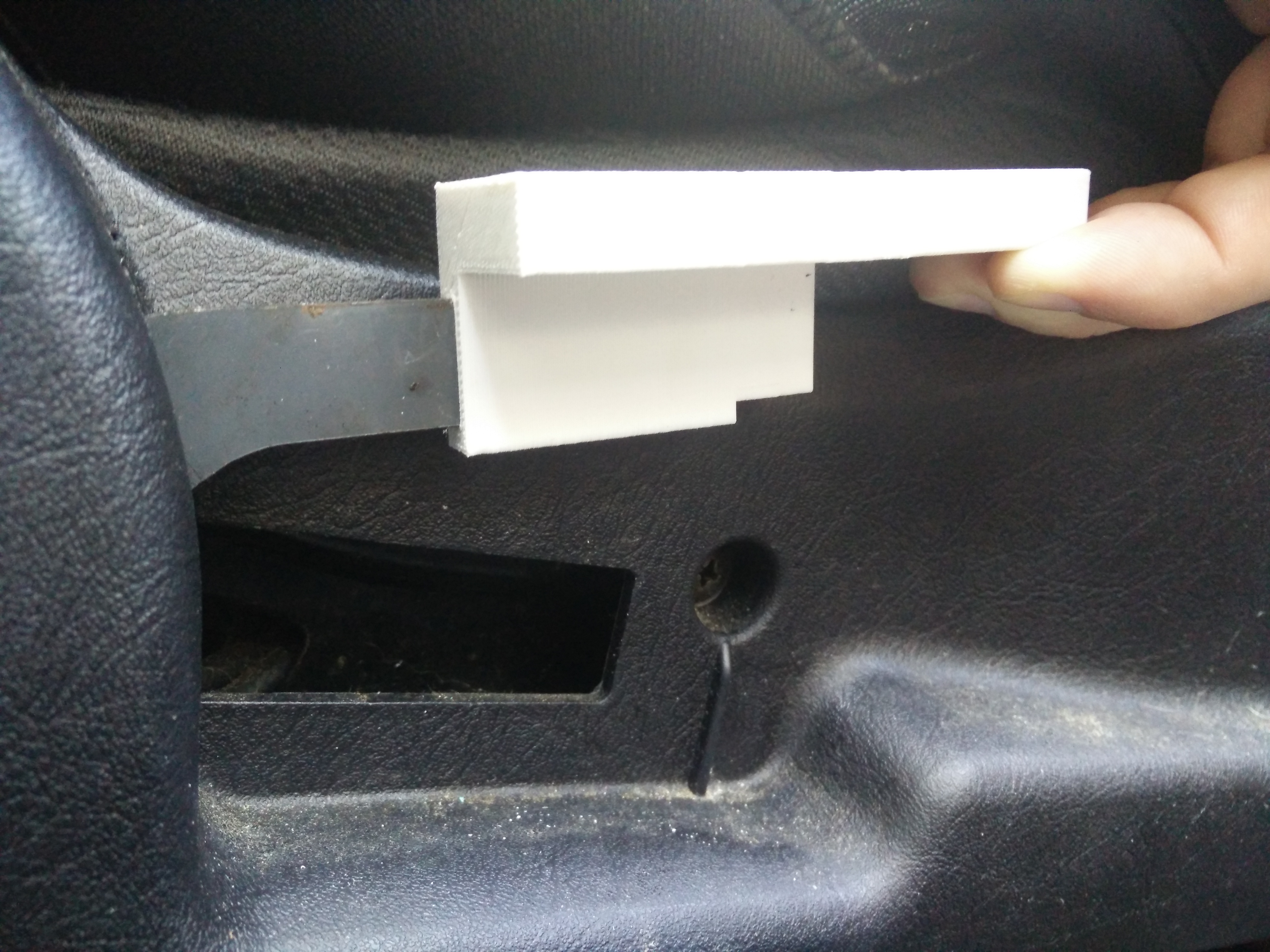 Seat Release for 2004 Hyundai Tiburon