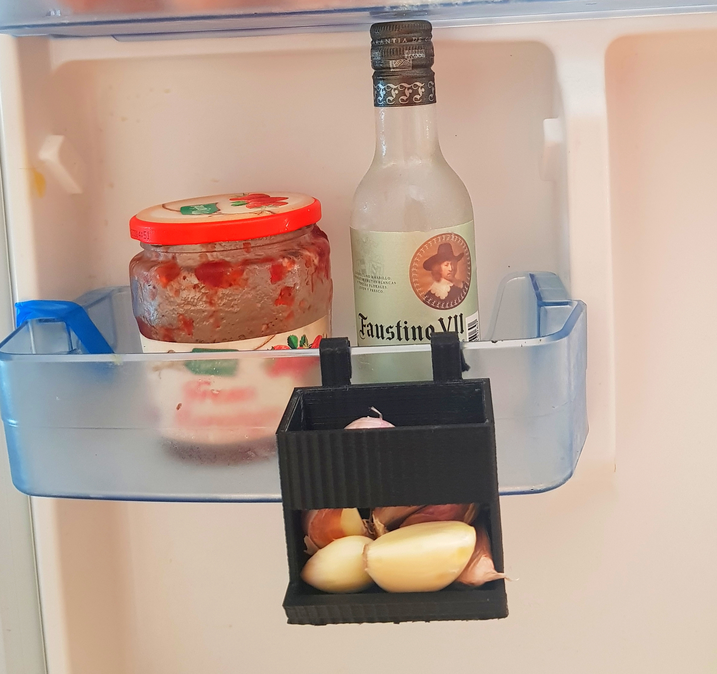 Refrigerator drawer