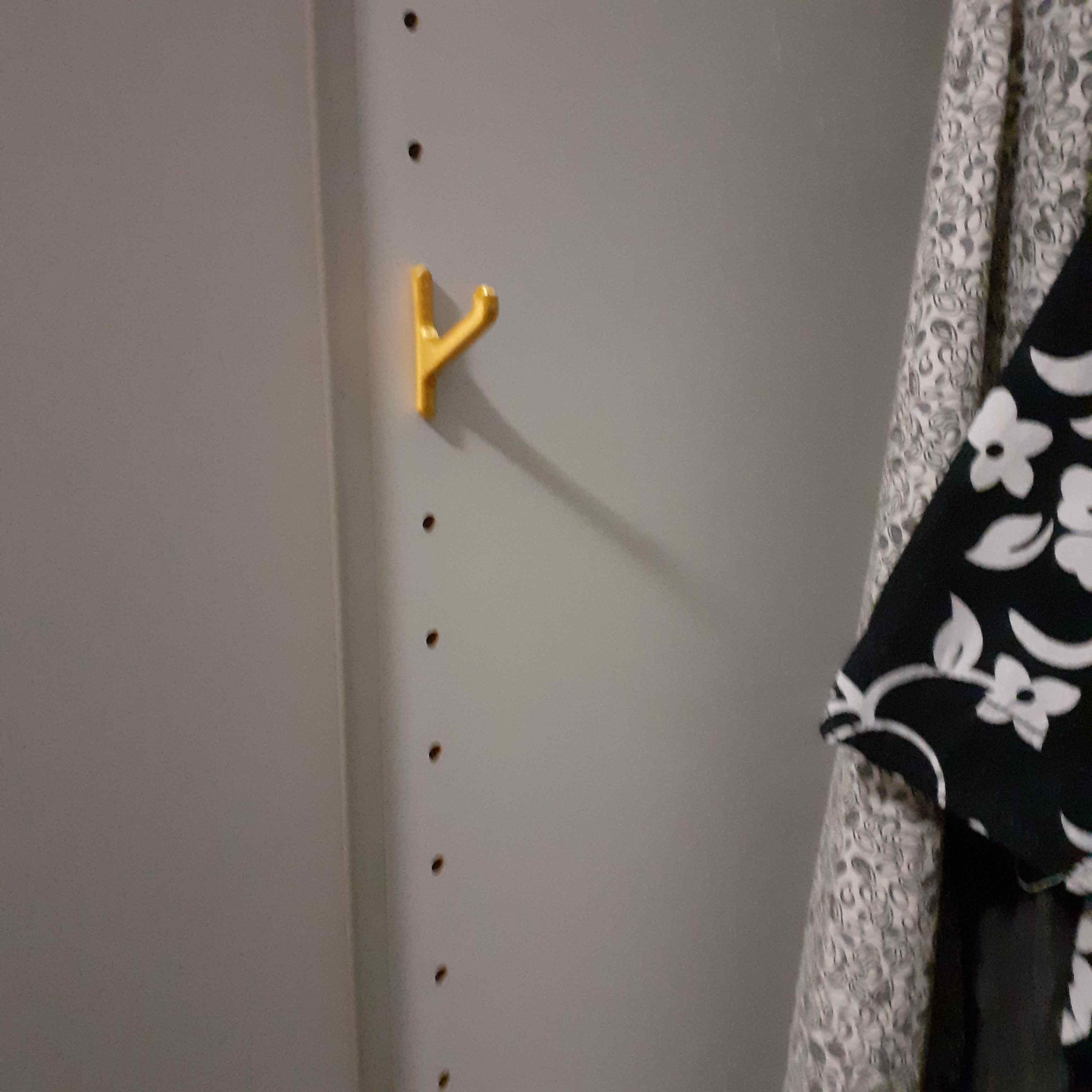 Small accessories hanger