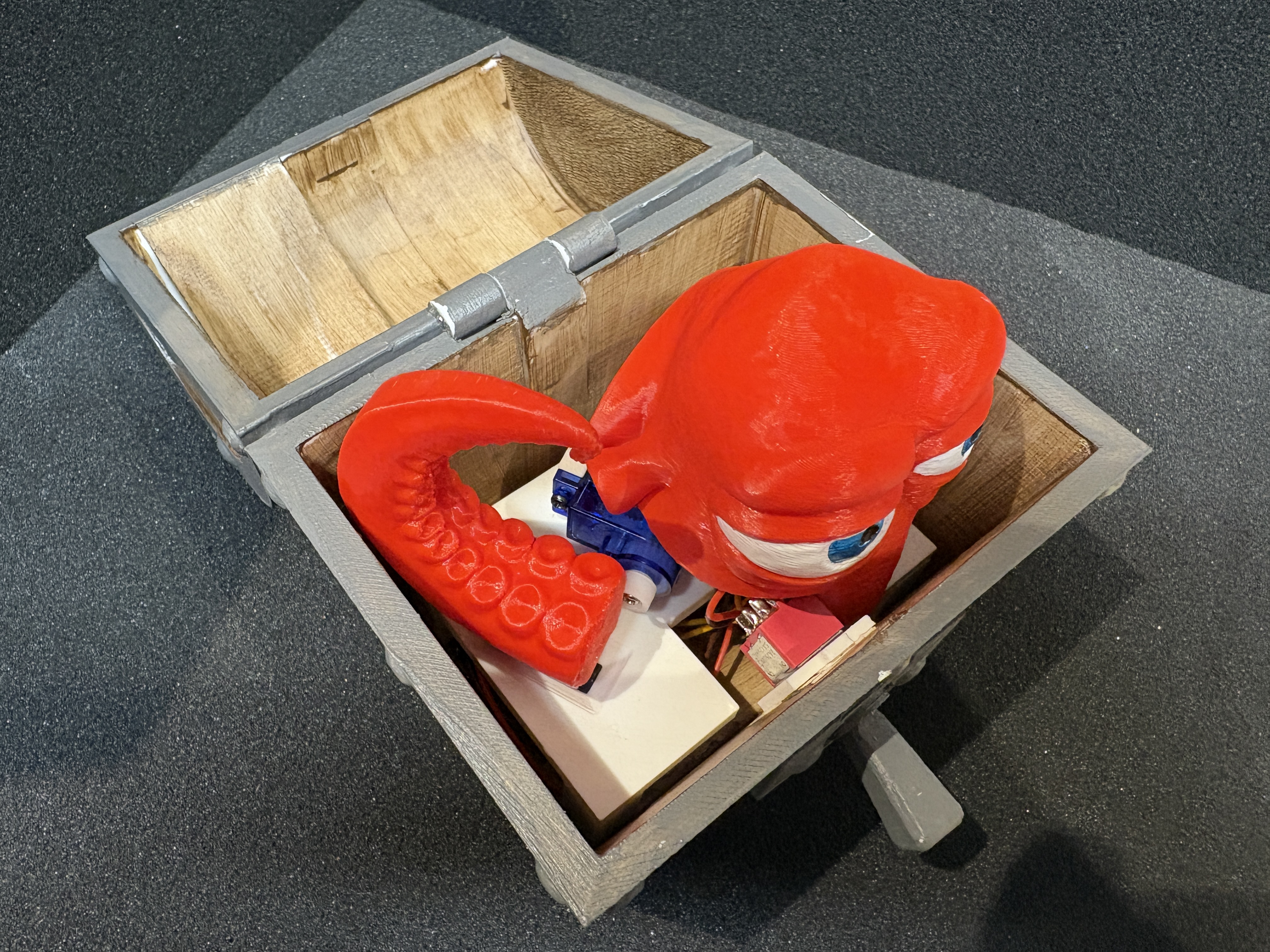 Useless Box - Hank - Simple