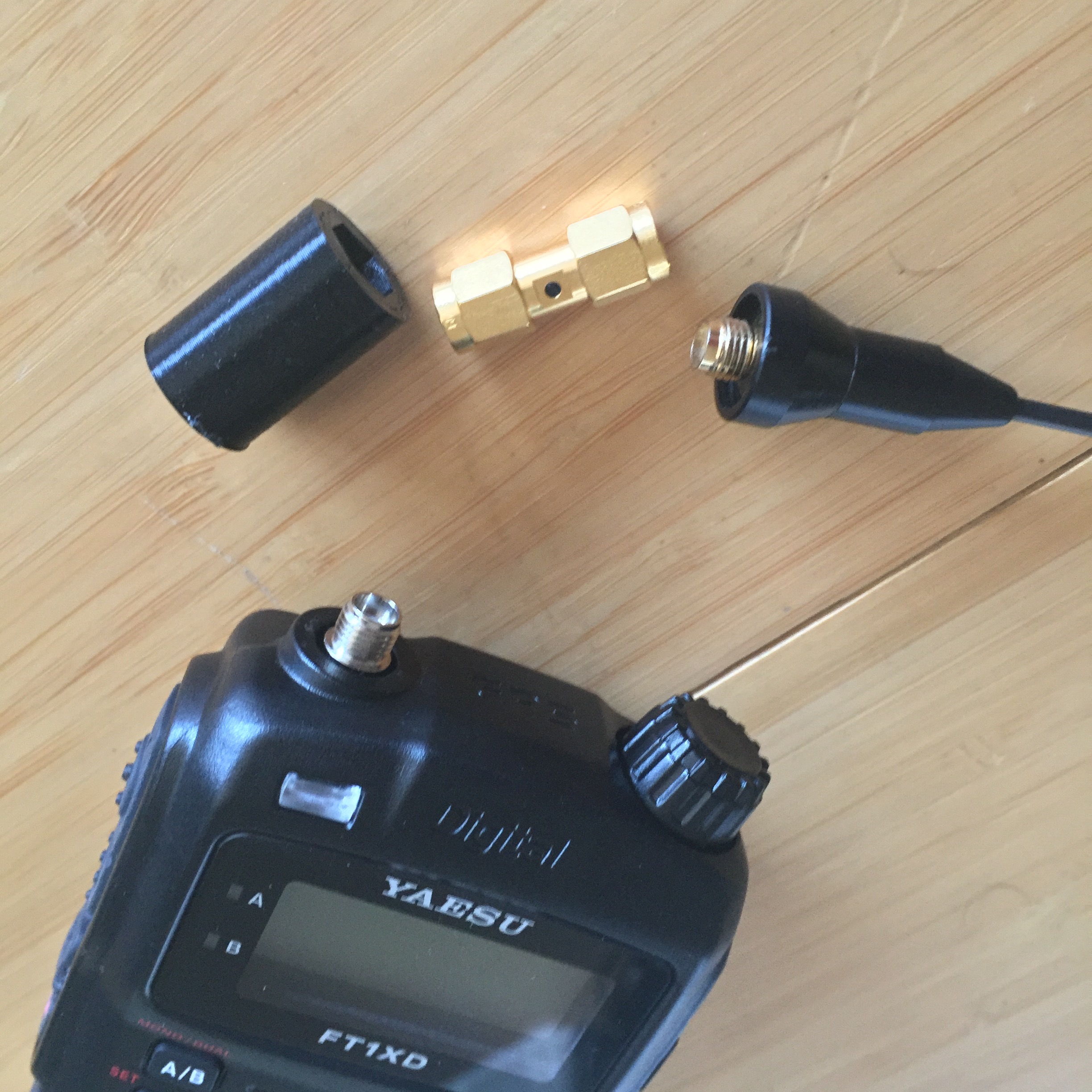Yaesu SMAJ to SMA antenna adapter sleeve