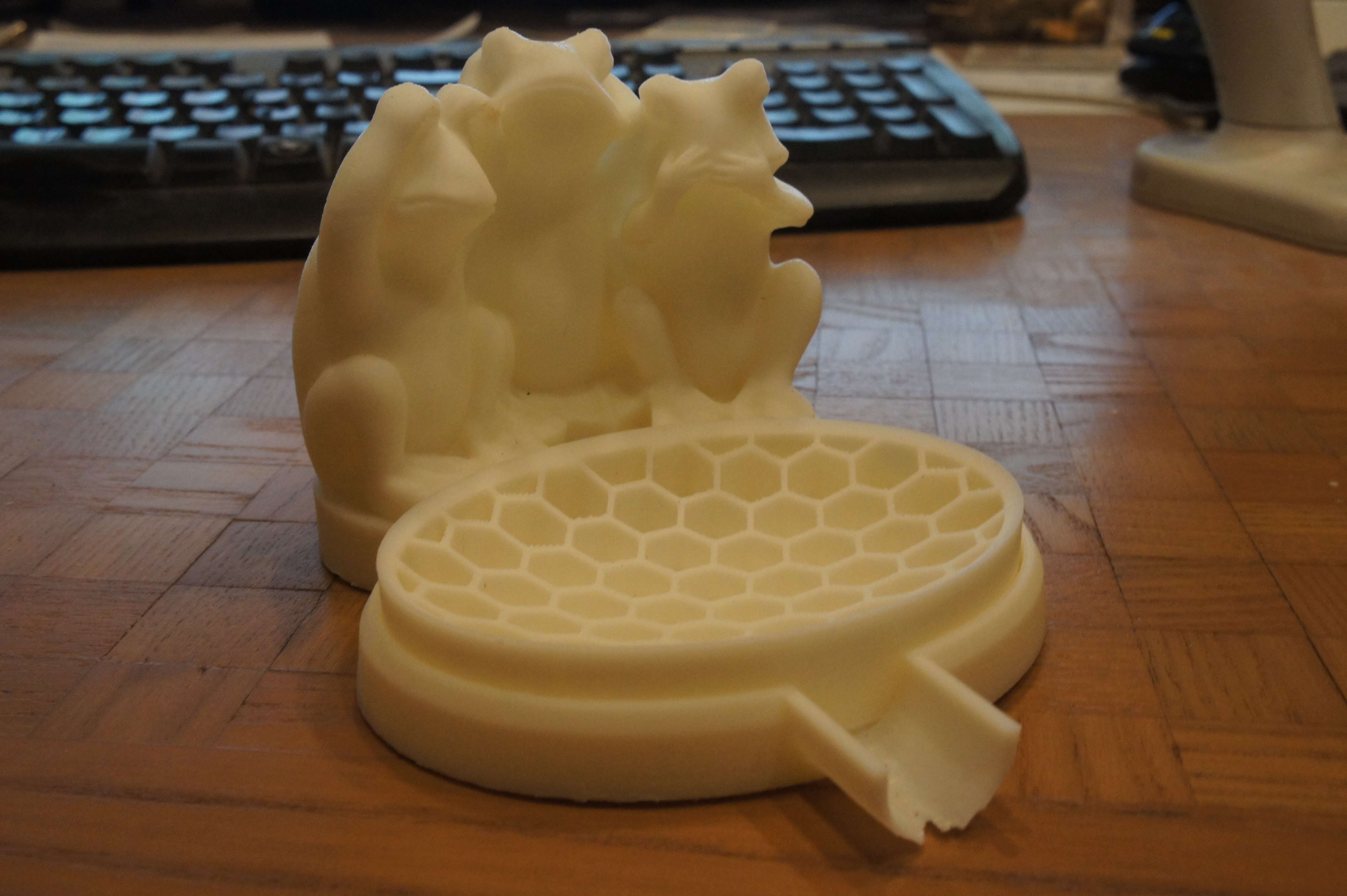Three Wise Frogs Soap Dish with drainage