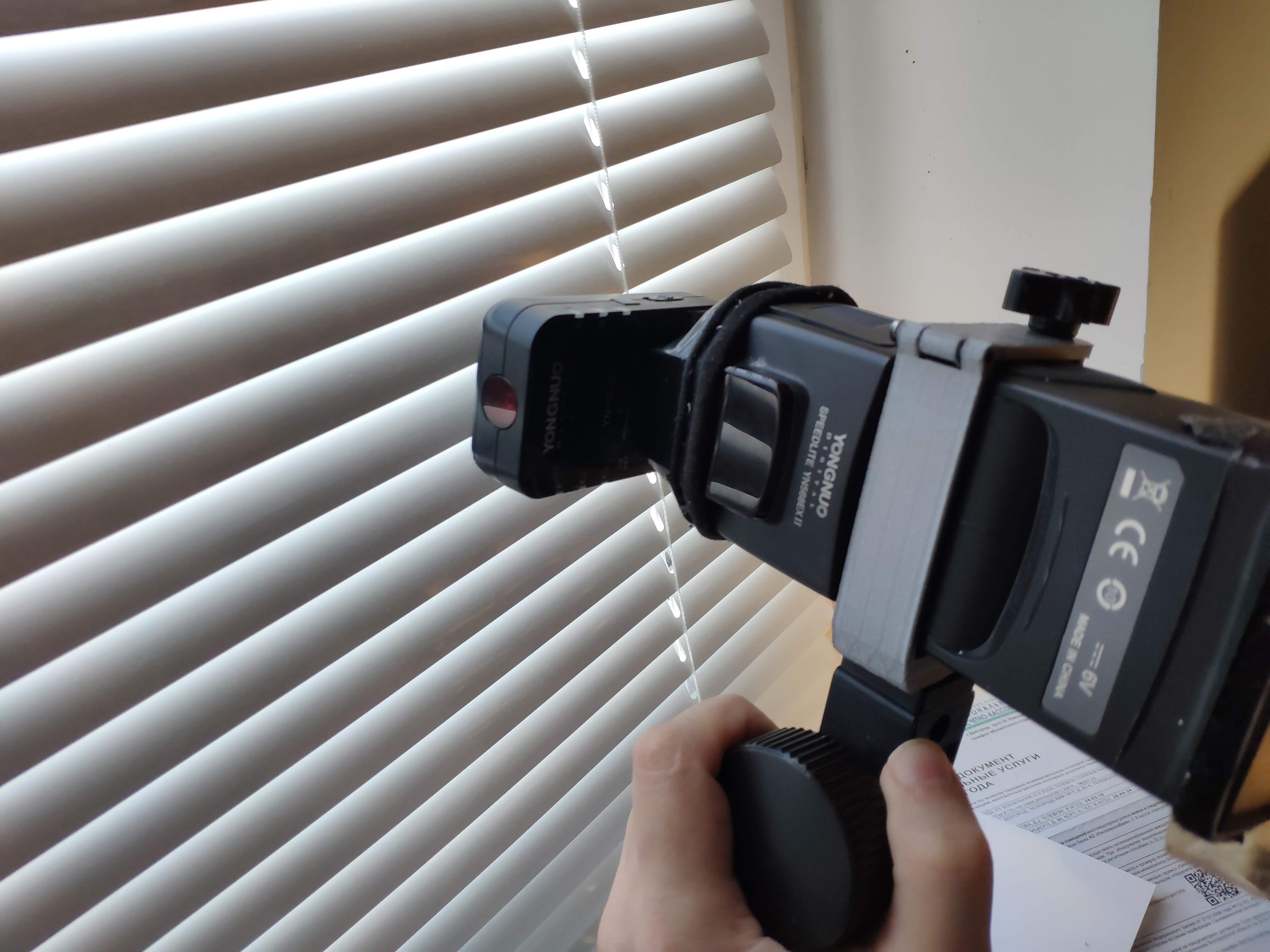 horizontal flash holder