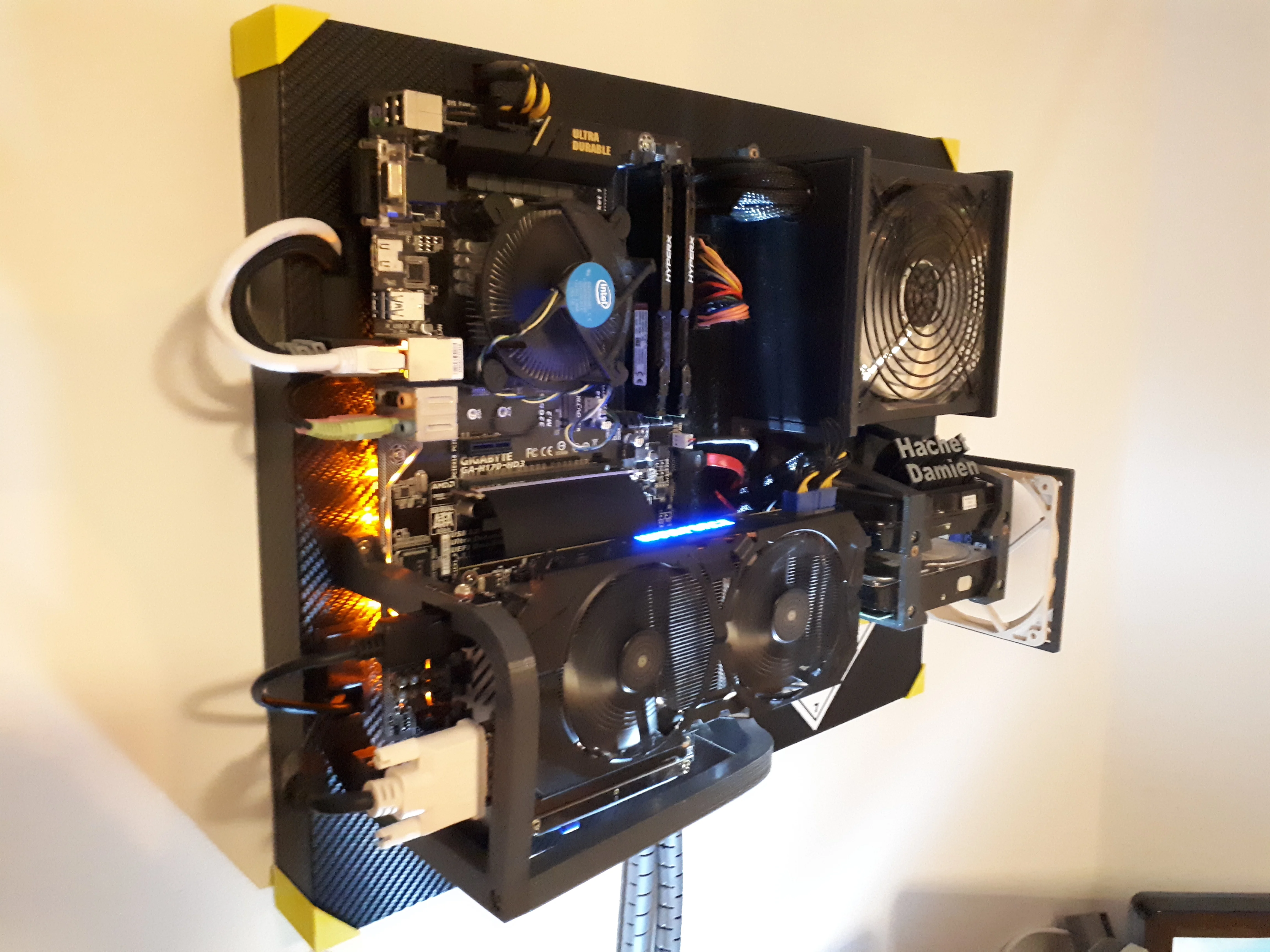 Wall mount PC - DIY PC case