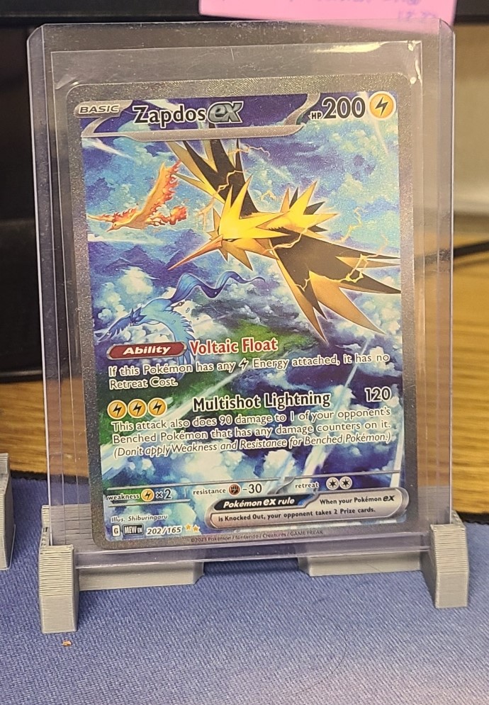 Toploader Card Stand