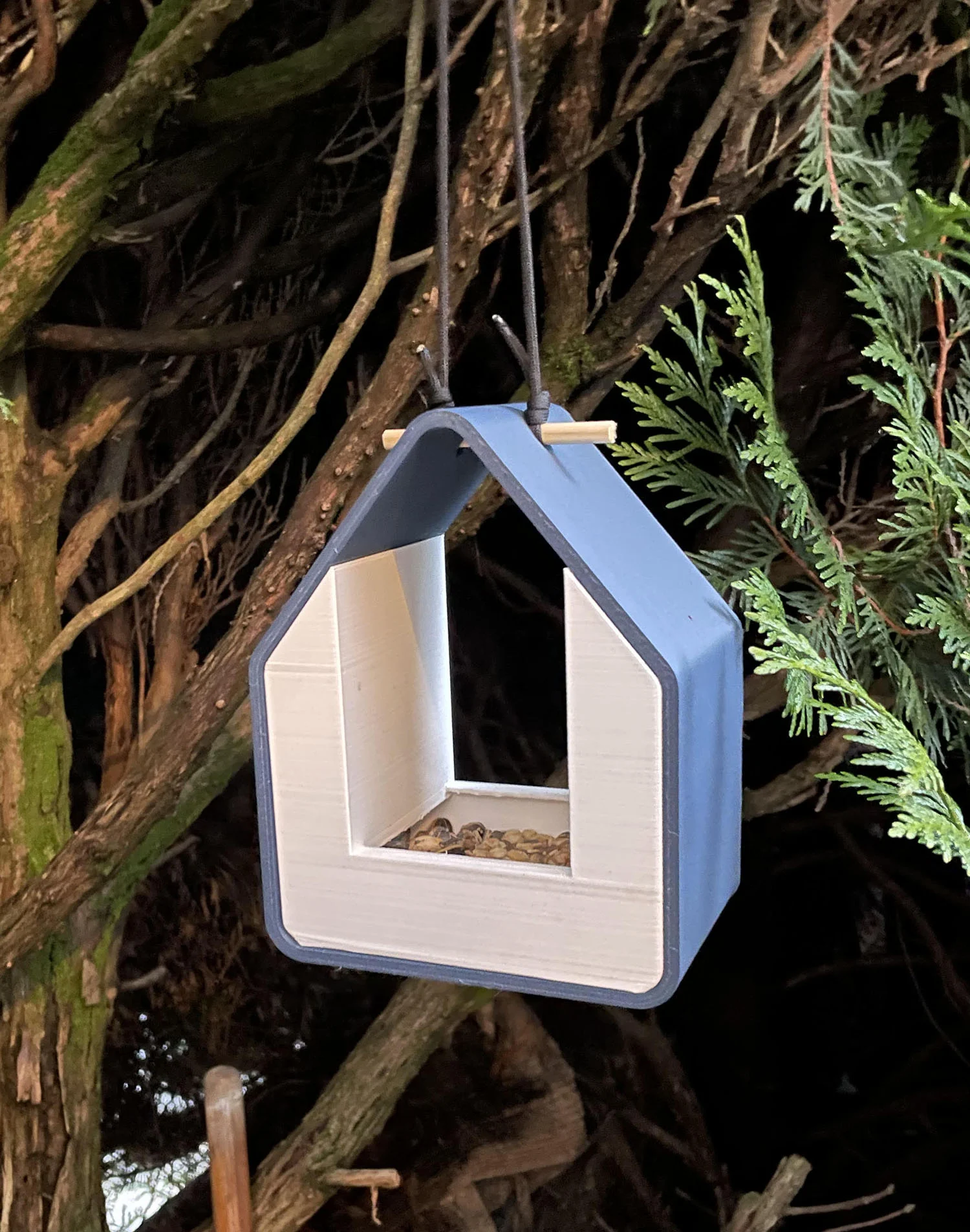 The cutest bird feeder