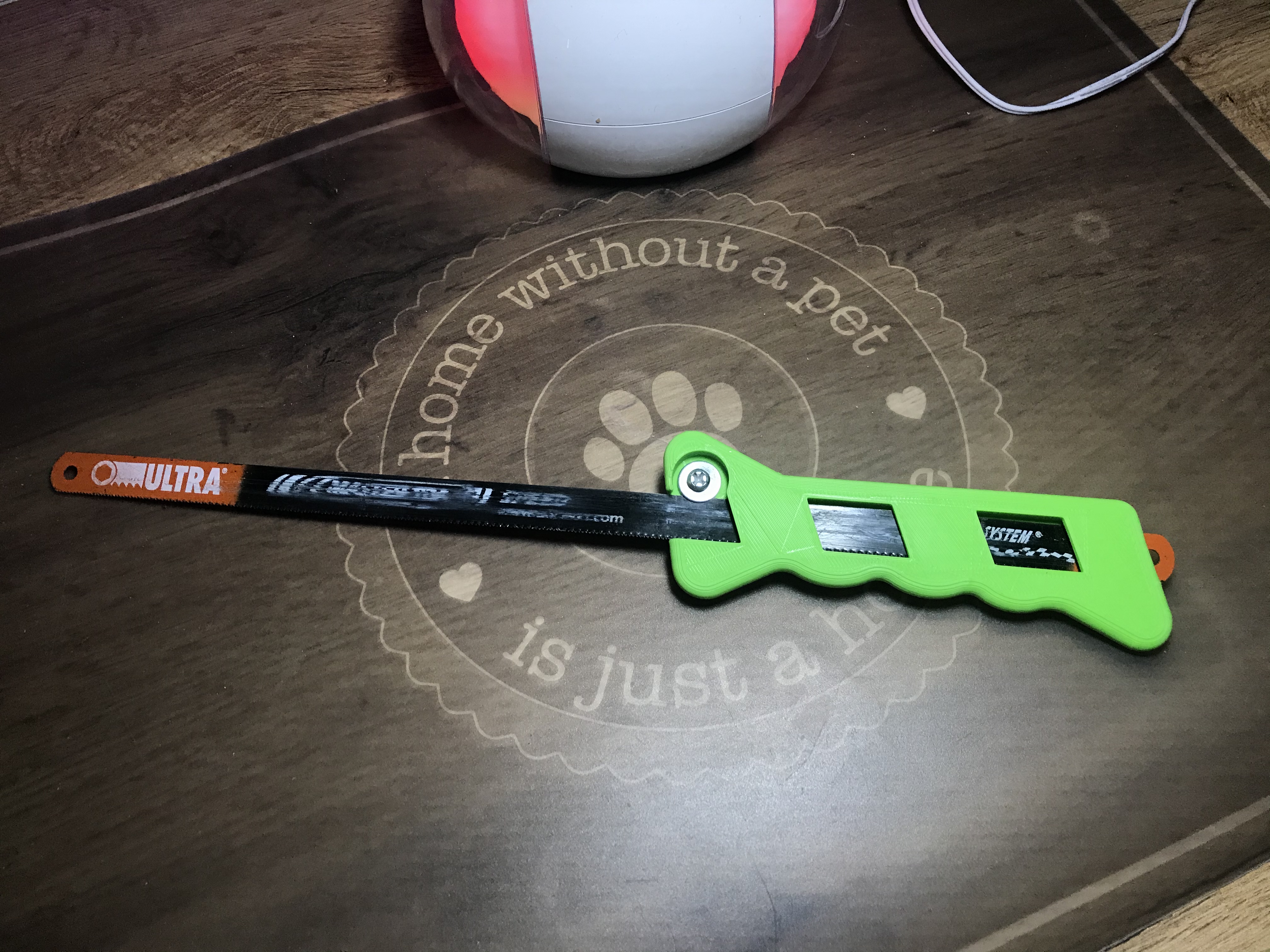 Hacksaw blade cutting tool