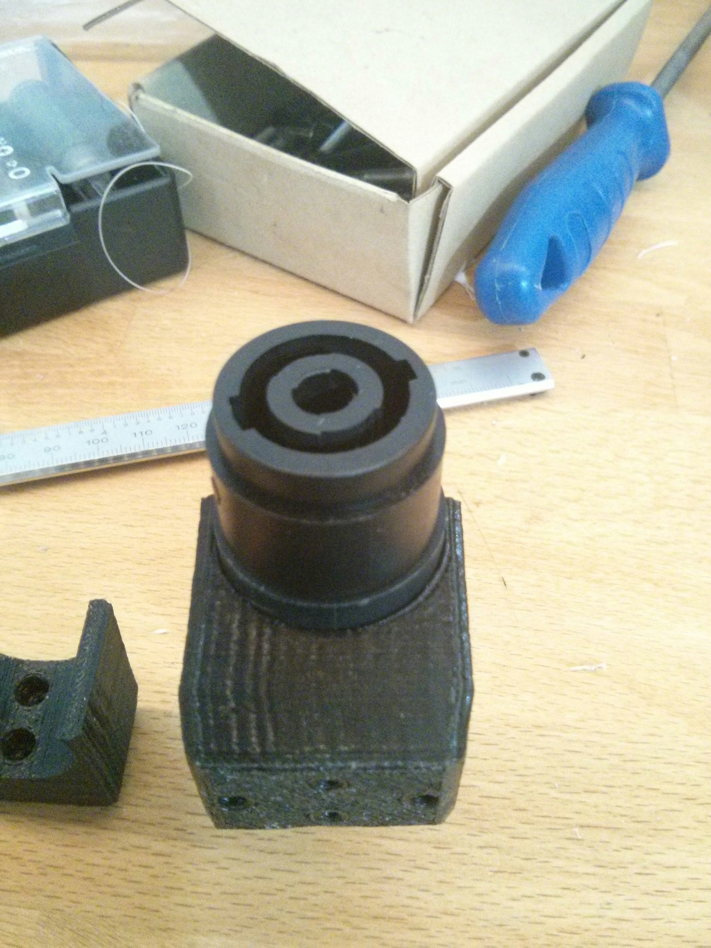 Speakon connectors holder