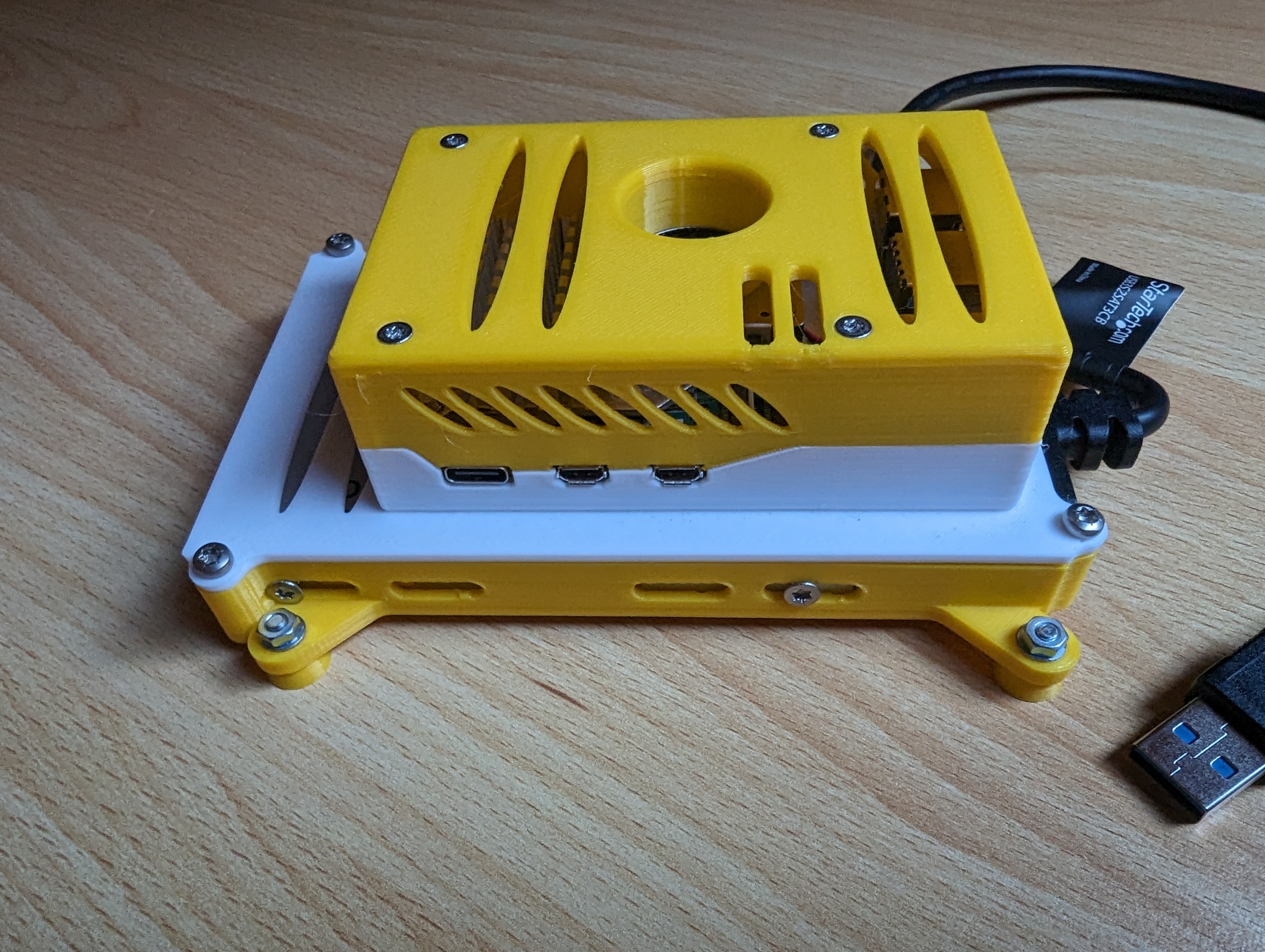 Raspberry Pi 5 Enclosure with 2,5" SSD/HDD Mount