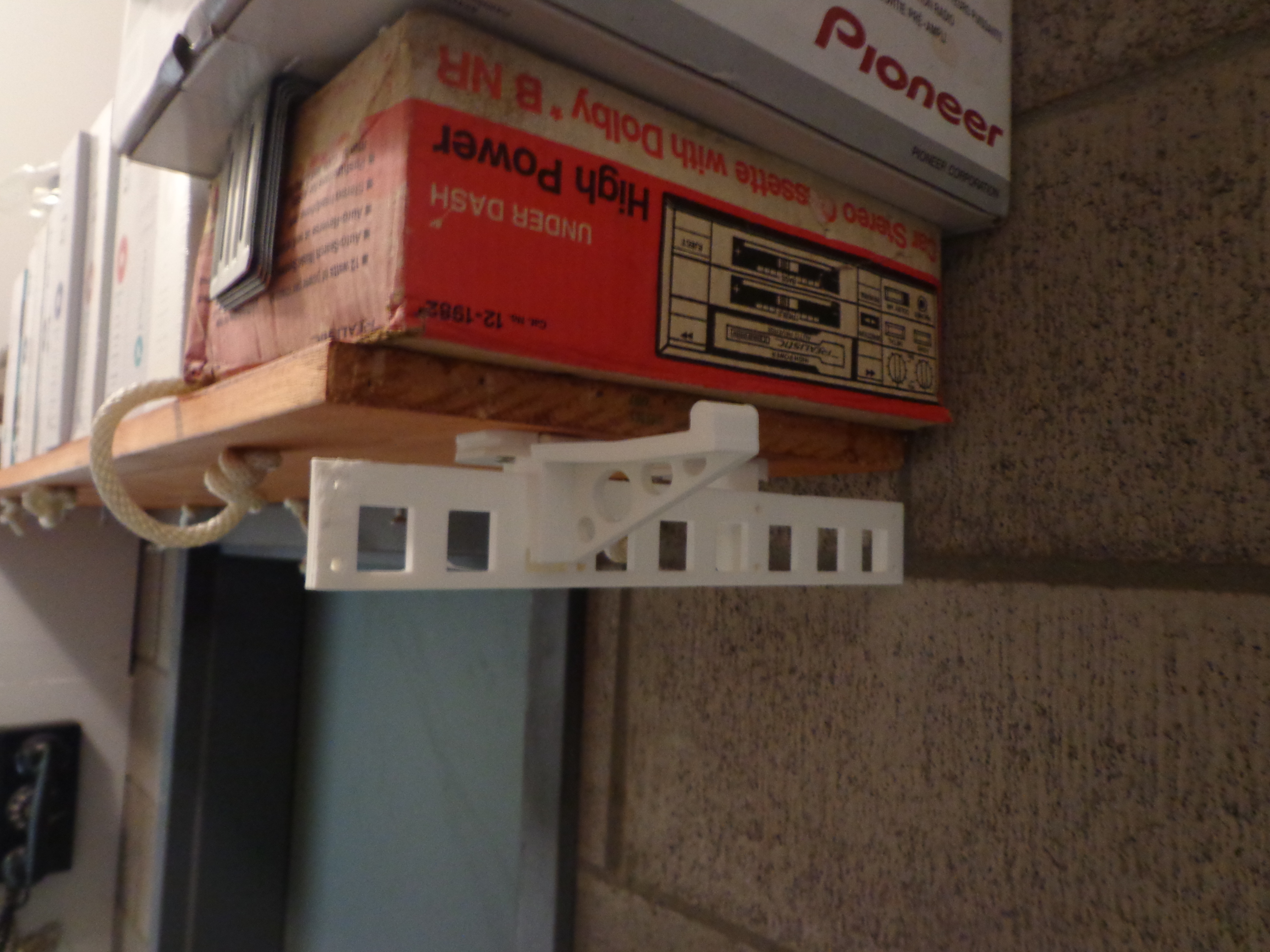 Nine segment modular bracket with horizontal mount