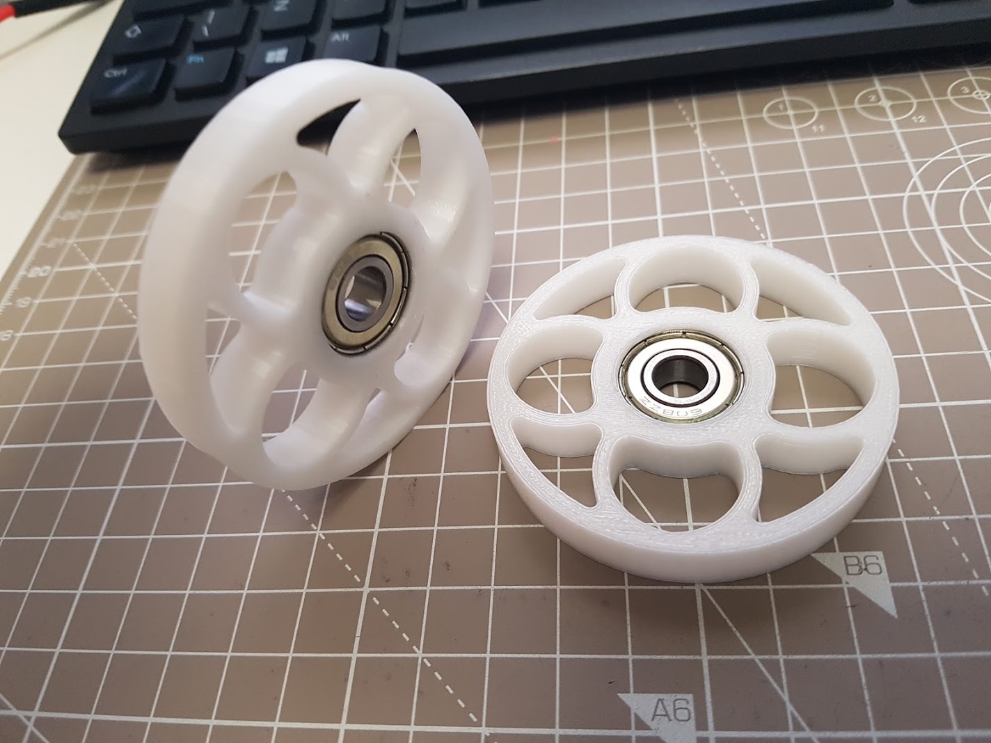 Kick-ass wheel for one 608 bearing