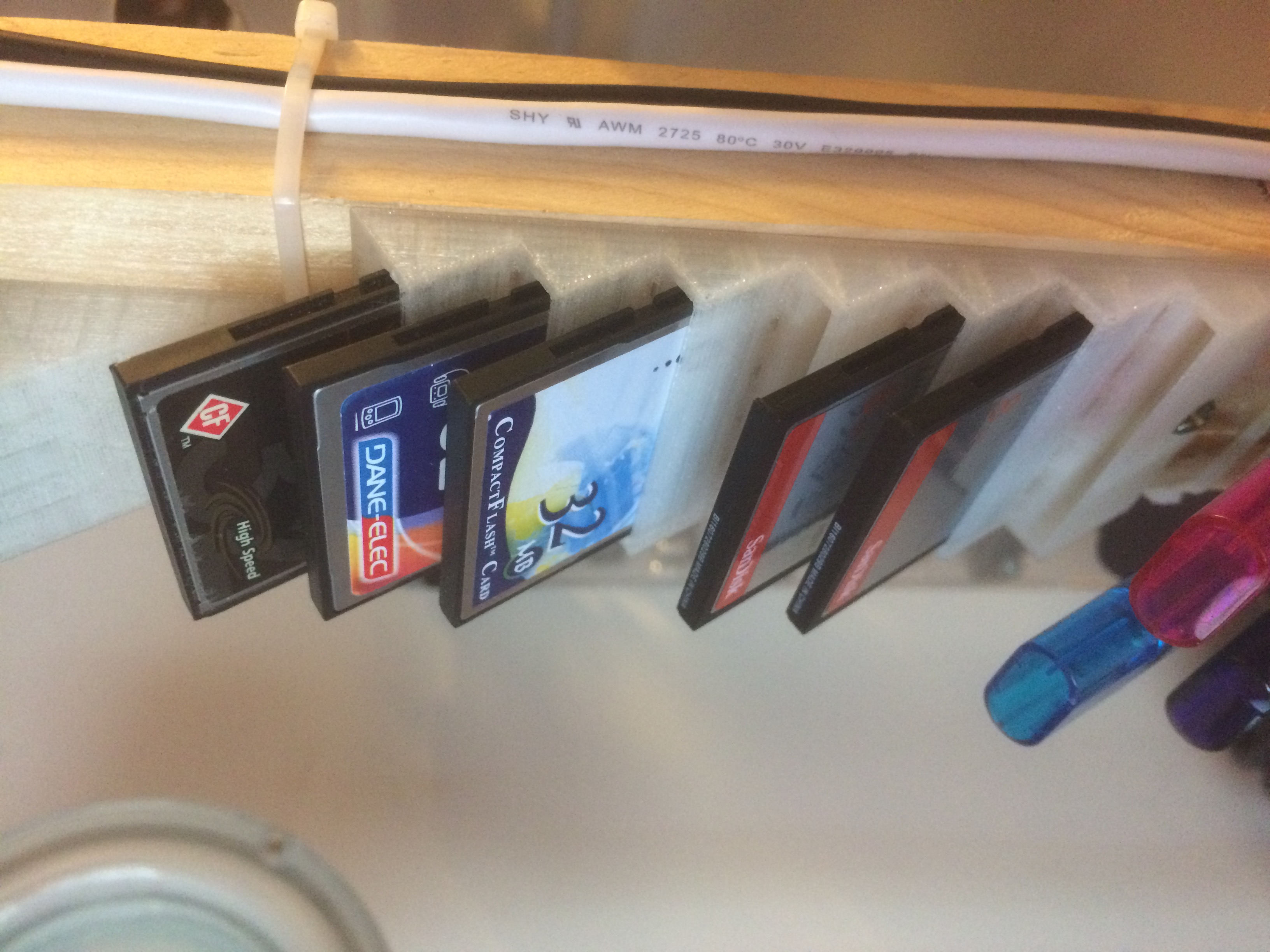 COMPACT FLASH CARD STORAGE
