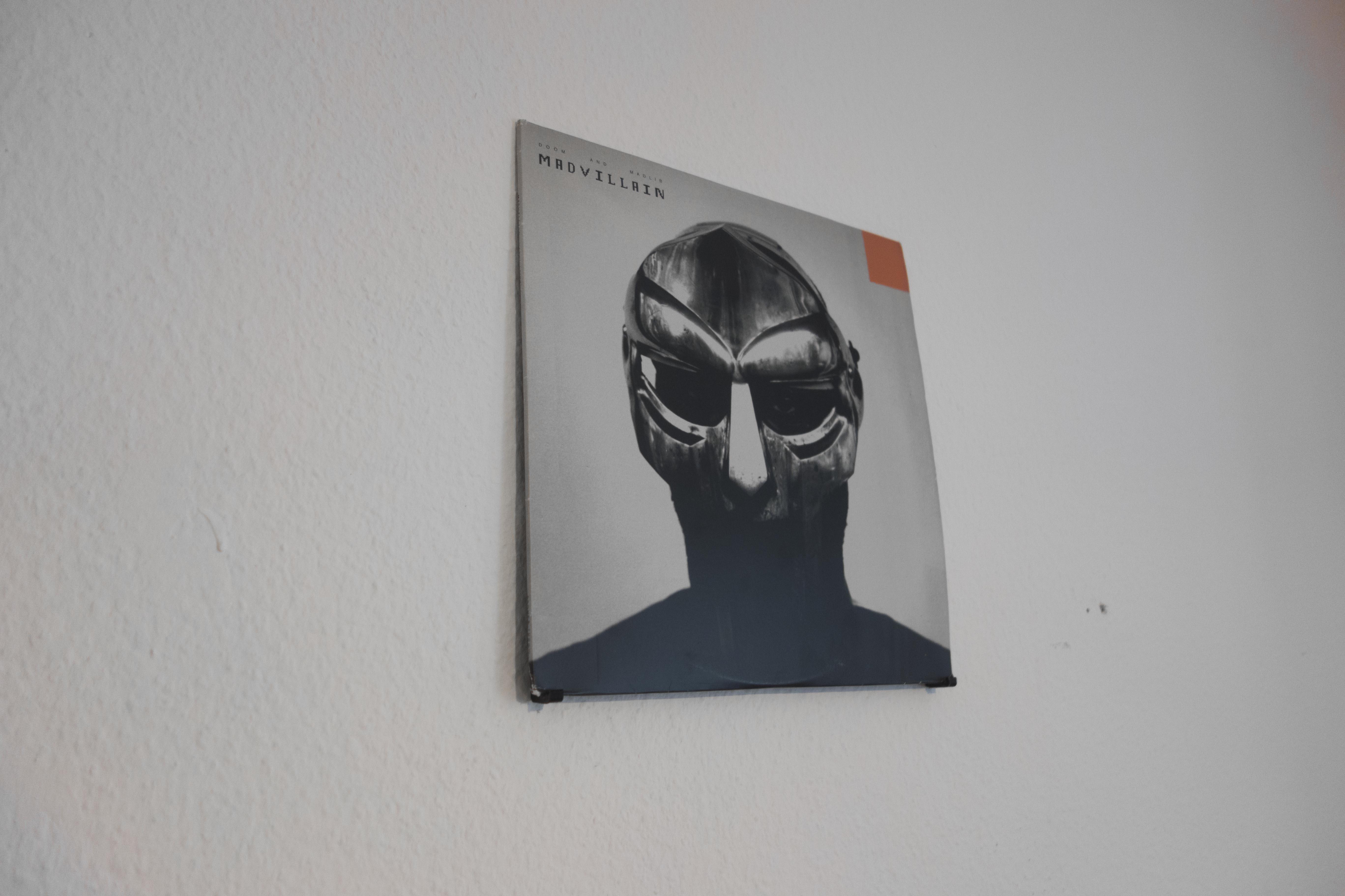 Minimalistic Vinyl wall mount