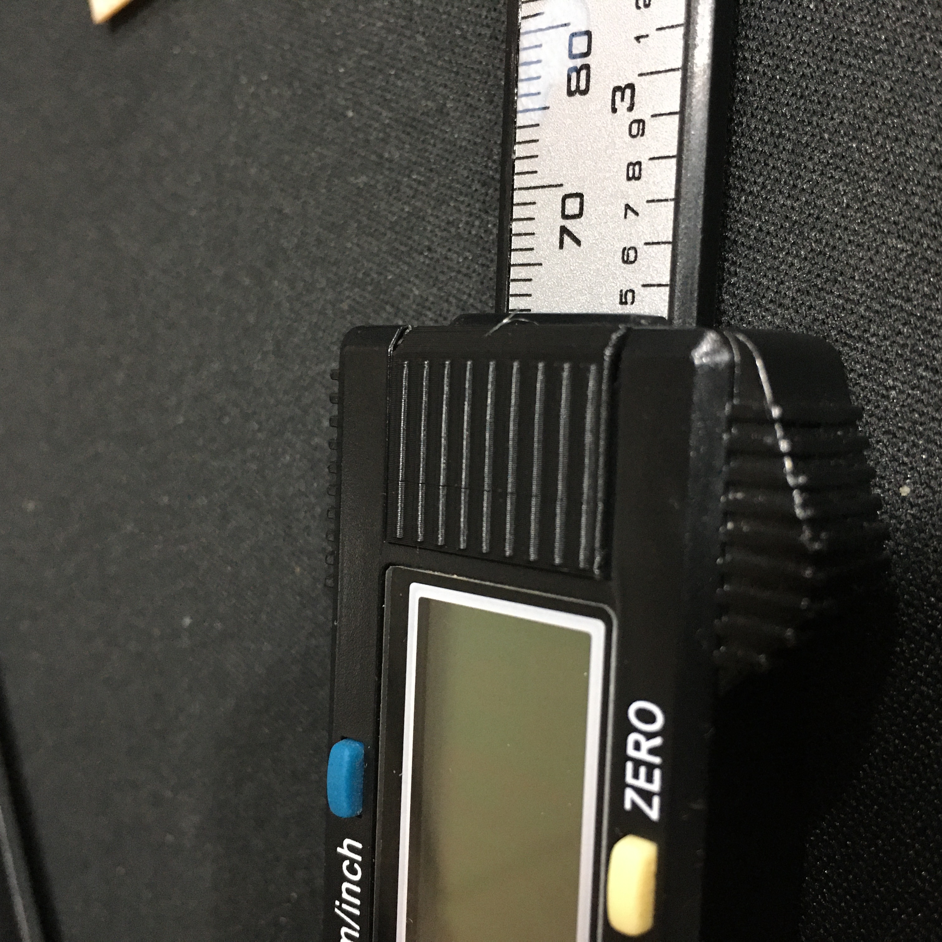 Cover for the battery compartment of the caliper 游标卡尺电池仓盖