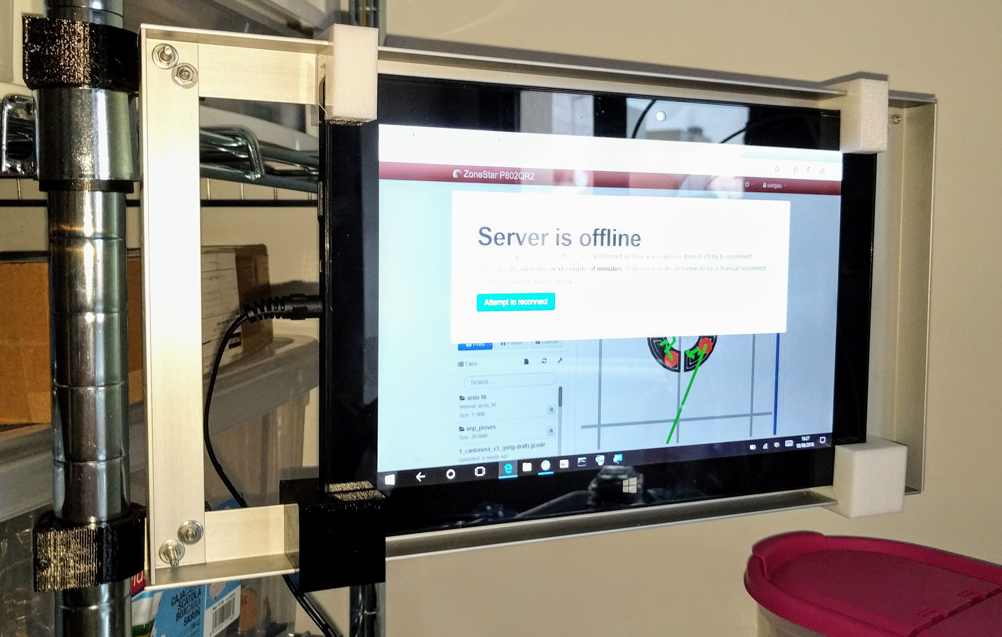Soporte abatible para tablet de estanteria OMAR (ikea)