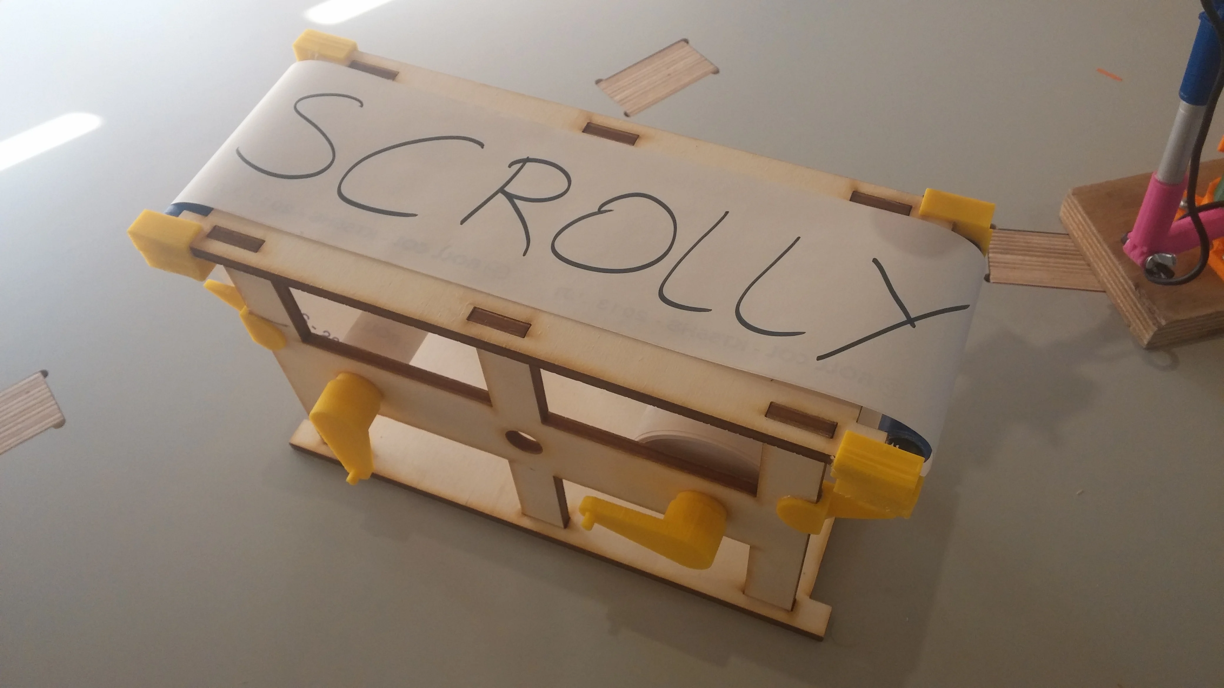 Scrolly- scrolling table
