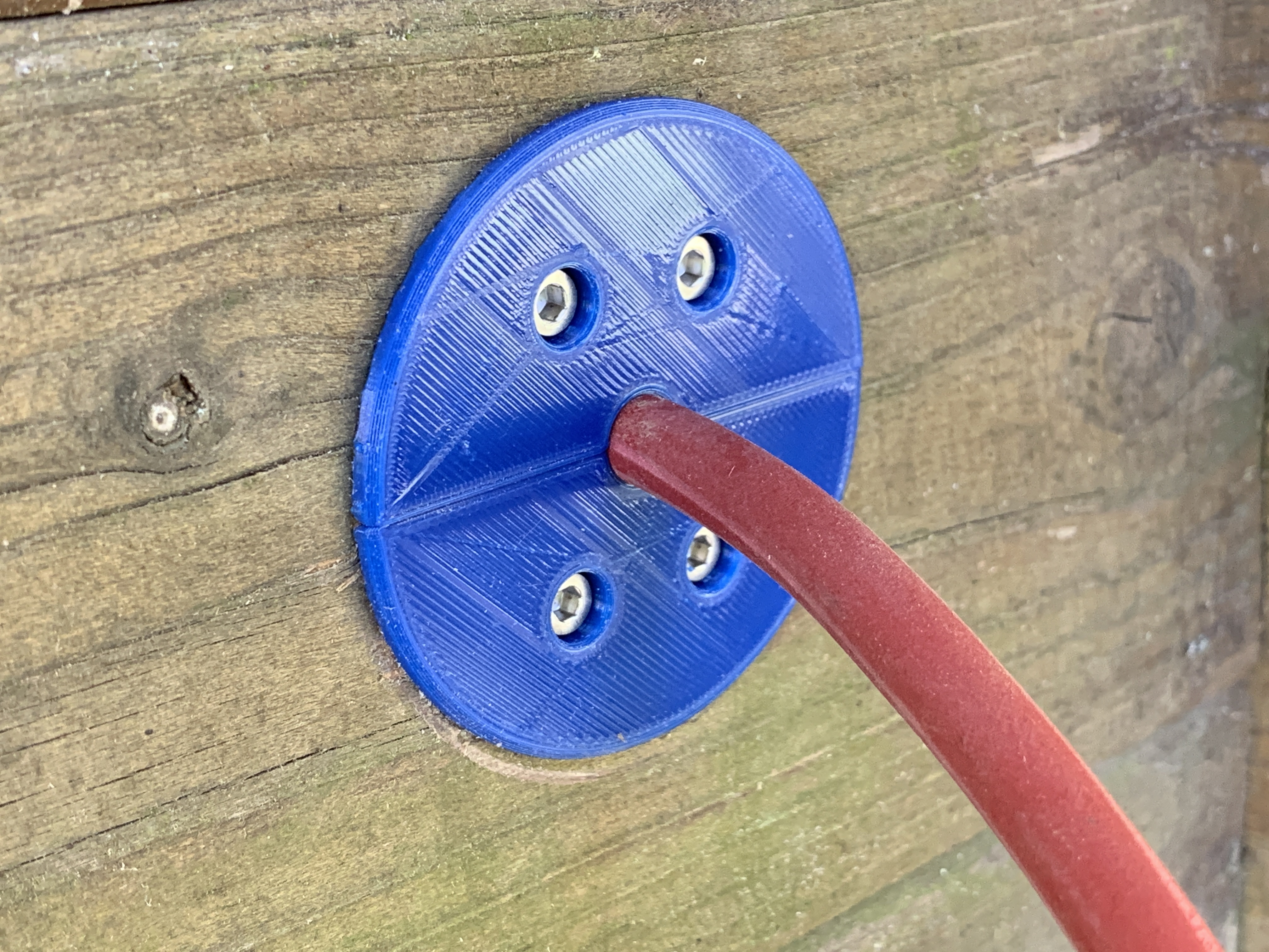 Wanddurchlass für Verlängerungskabel / Wall outlet for extension cables