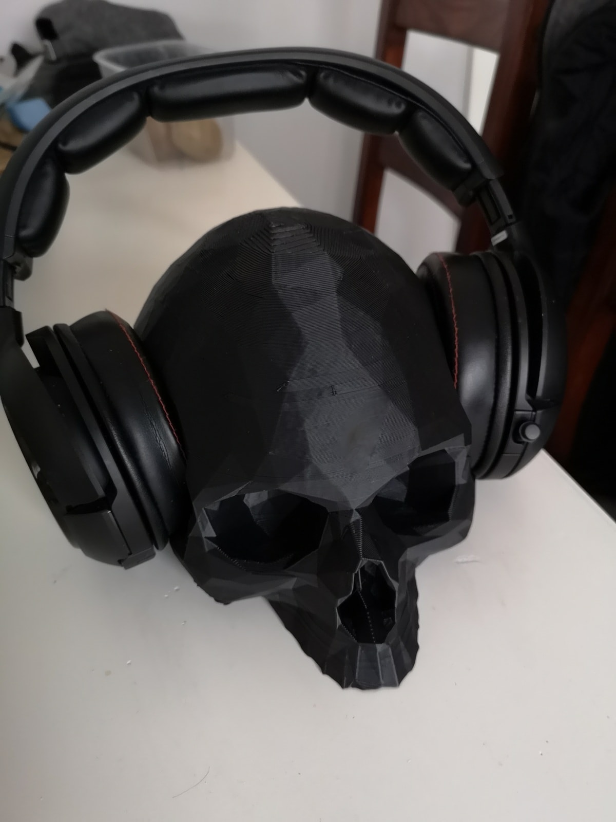 Low Polygon Skull Headphone Stand