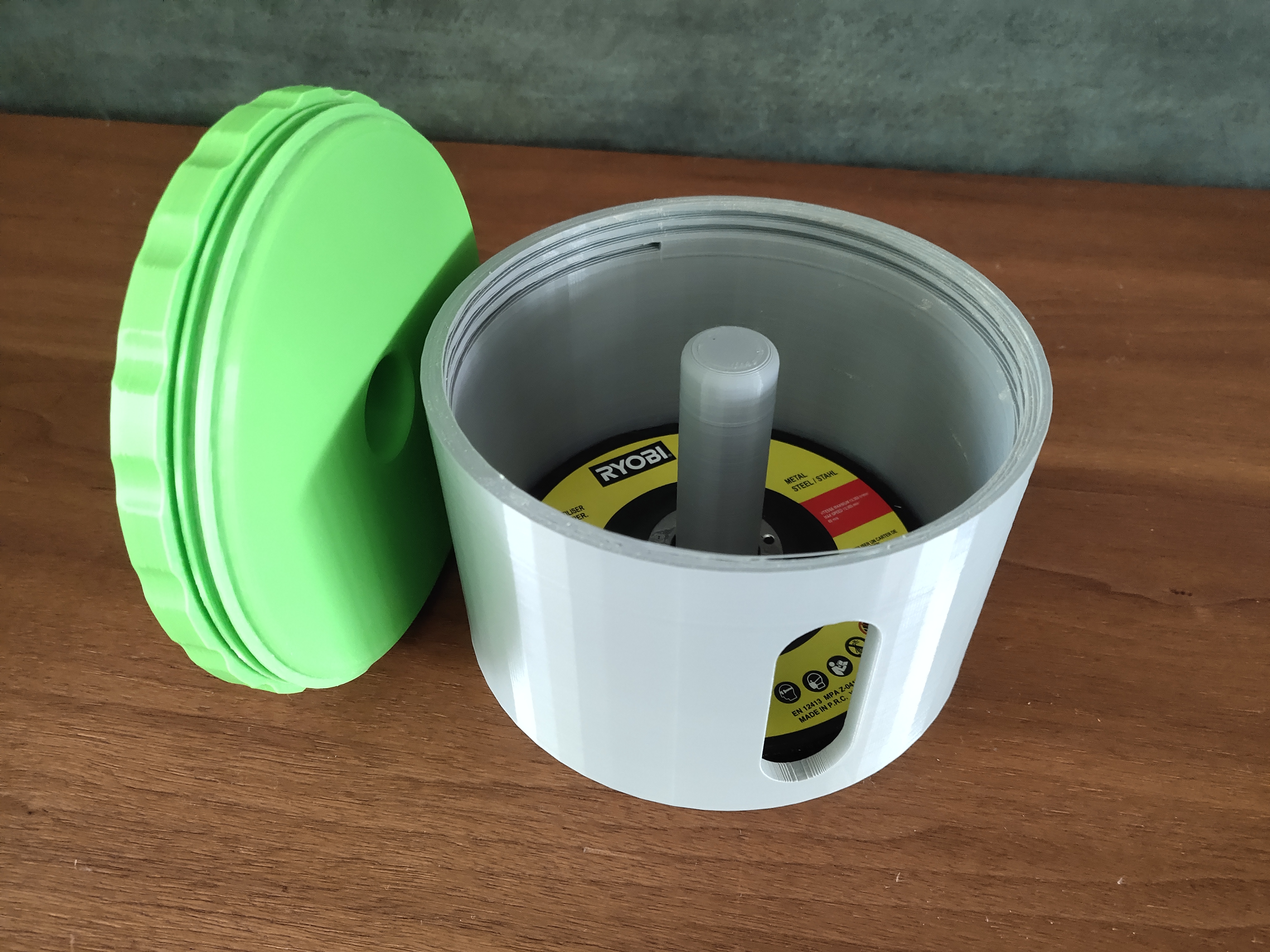 Angle grinder disc holder