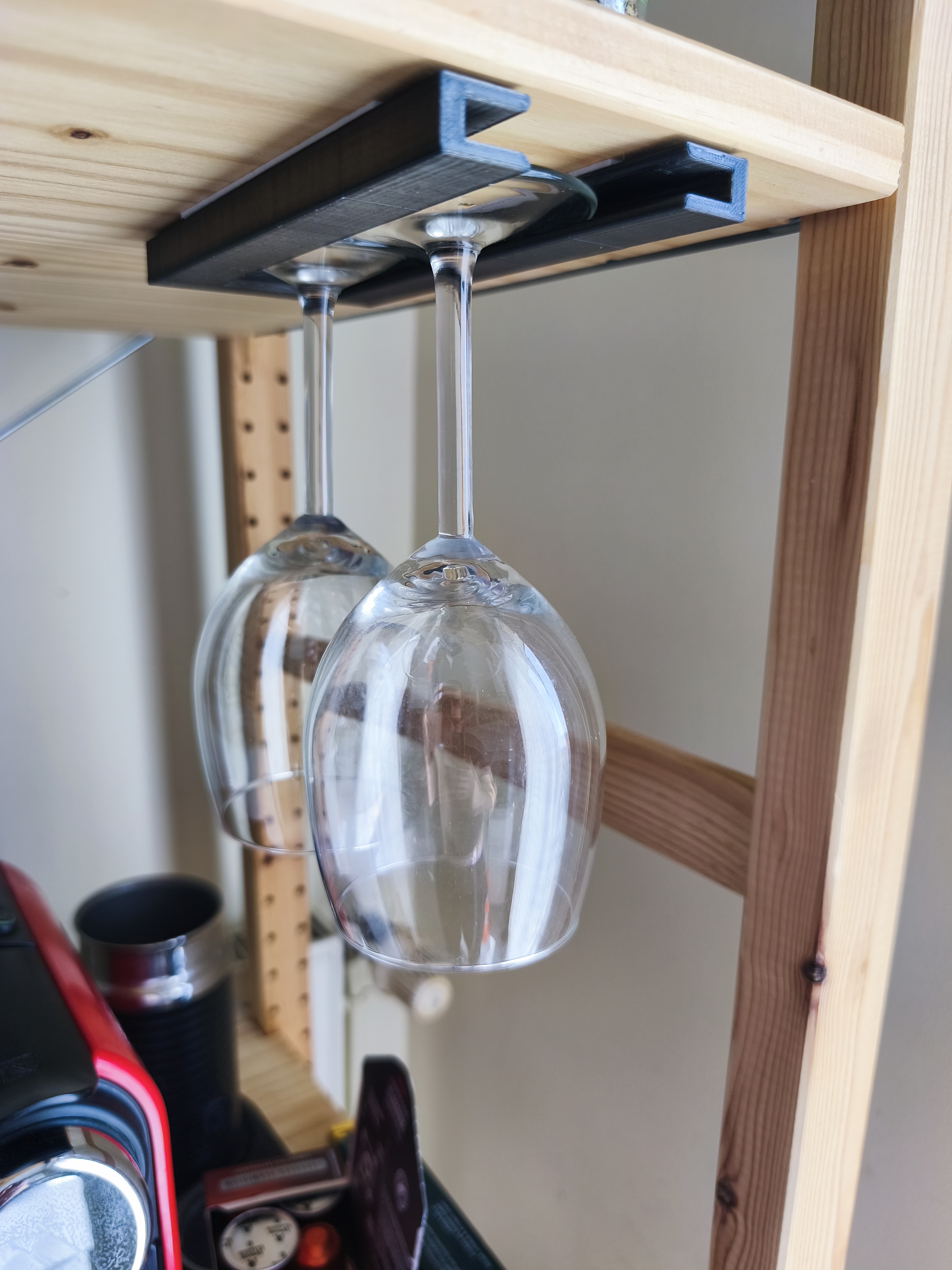 WineFlip – The wall-mounted holder for upside-down wine glasses