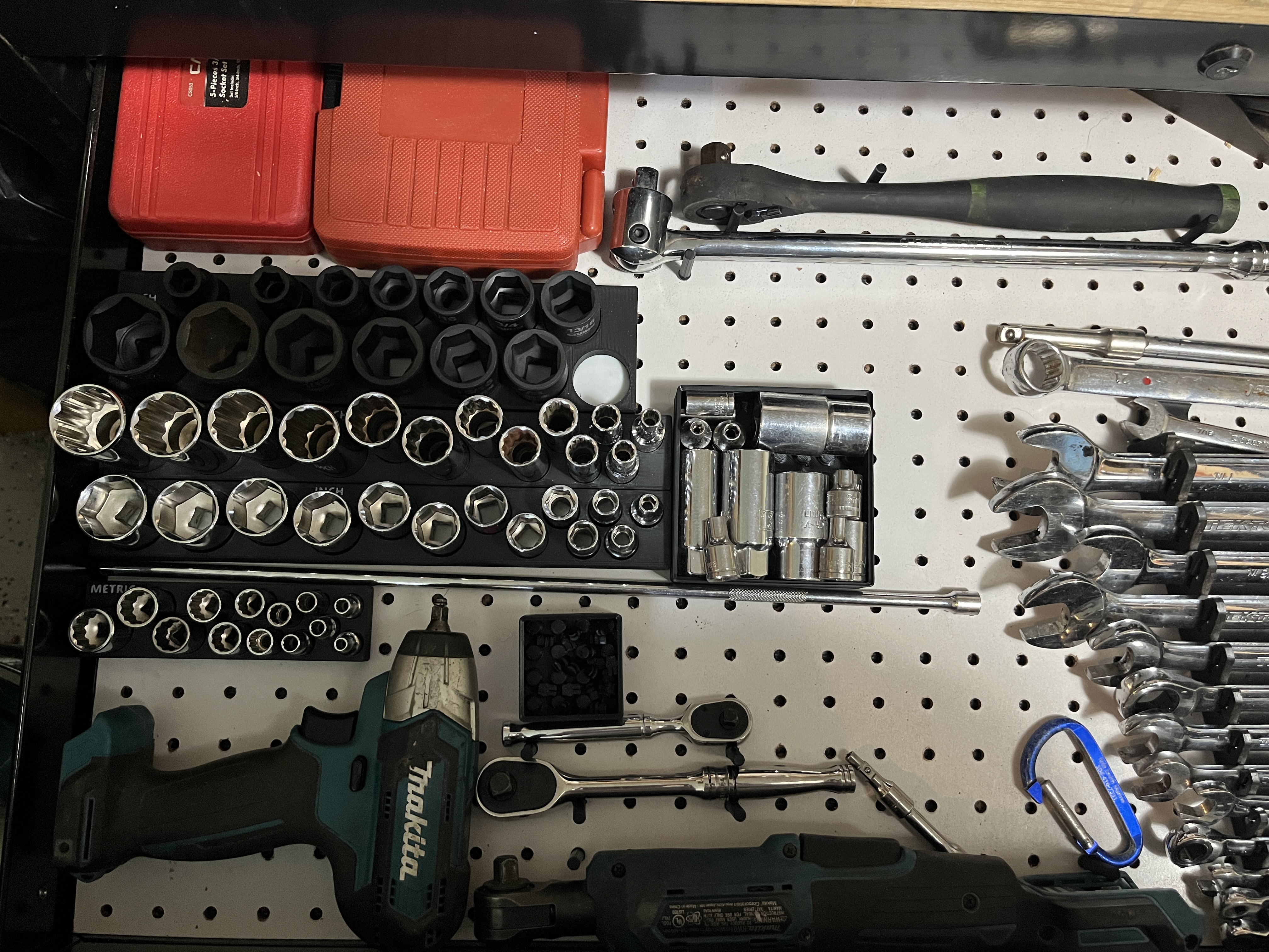 Modular drawer storage using pegboard, No baseplates required