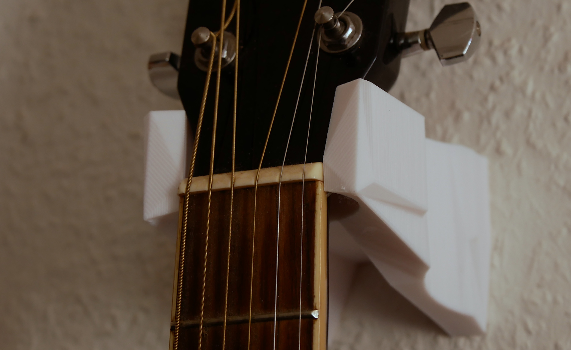 Guitar wall mount / Gitarrenaufhängung