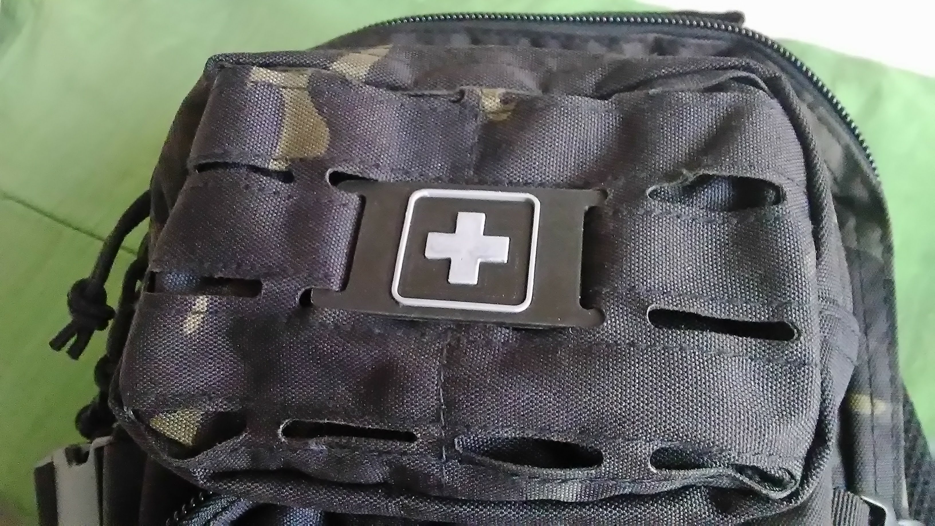 First Aid Plate Molle System (Placa de primeros auxilios para sistema Molle)