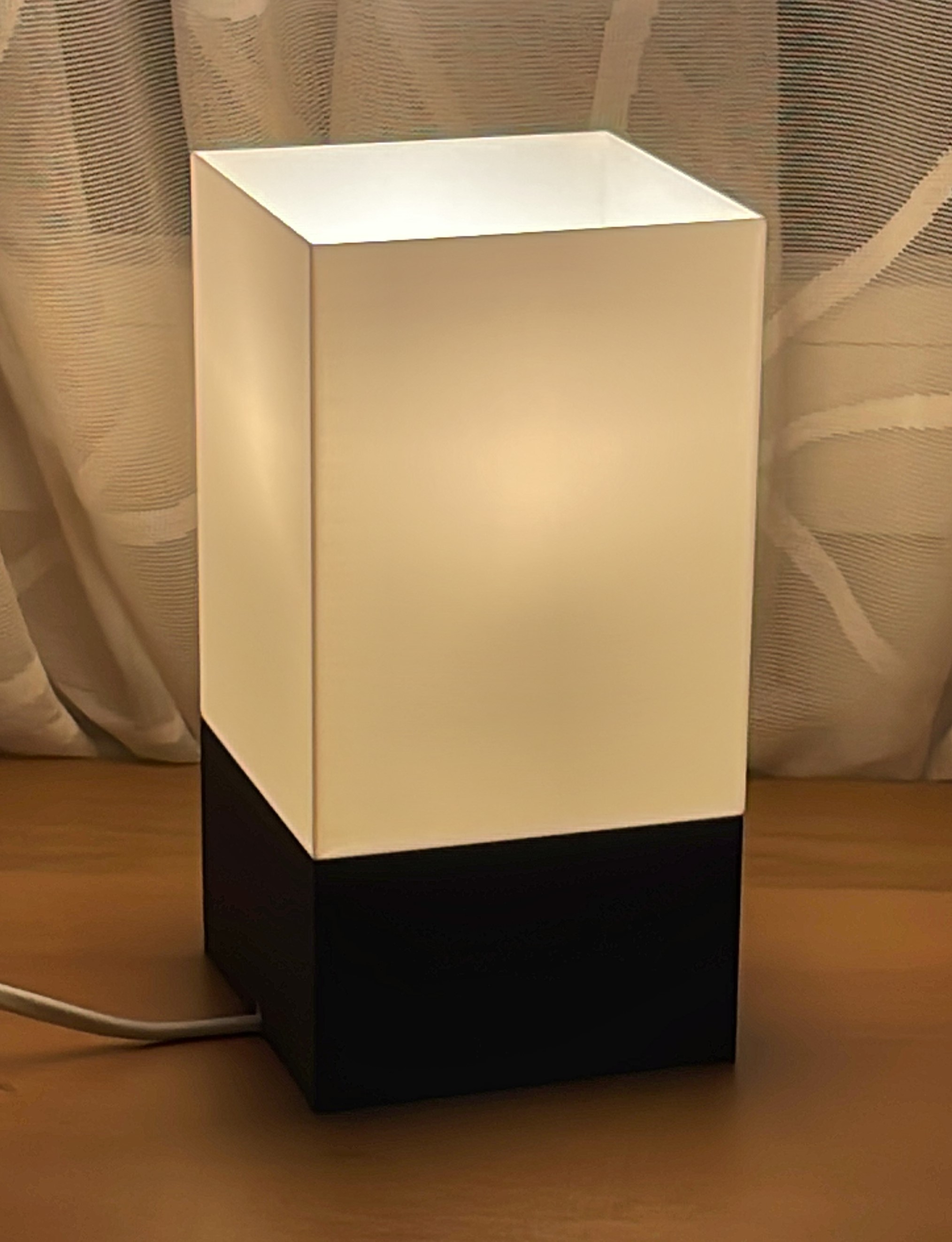 Table lamp
