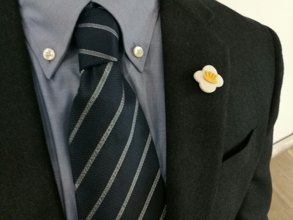 4.3 camellia brooch
