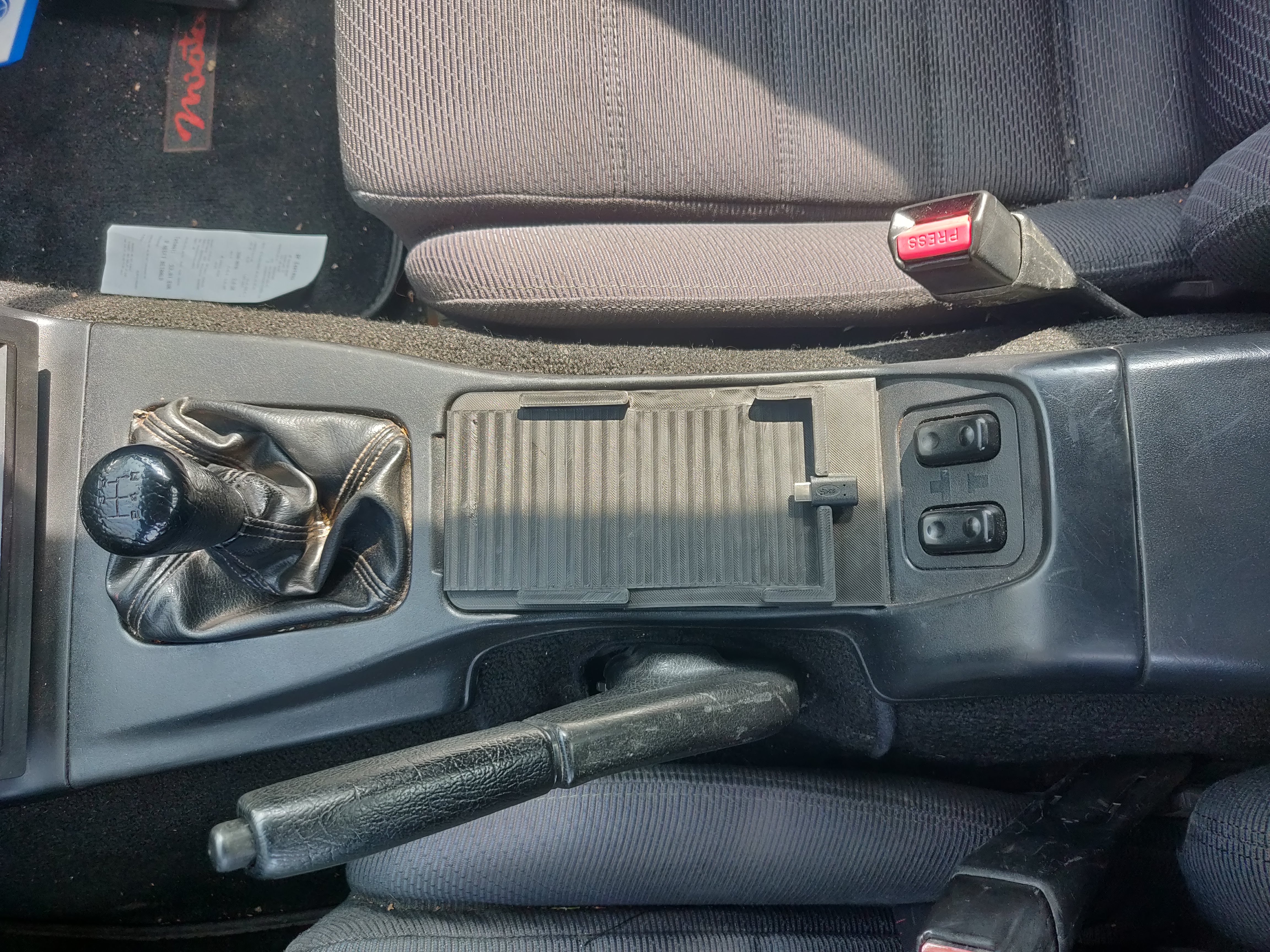 Mazda MX5 NA ash tray phone holder with charger and nfc
