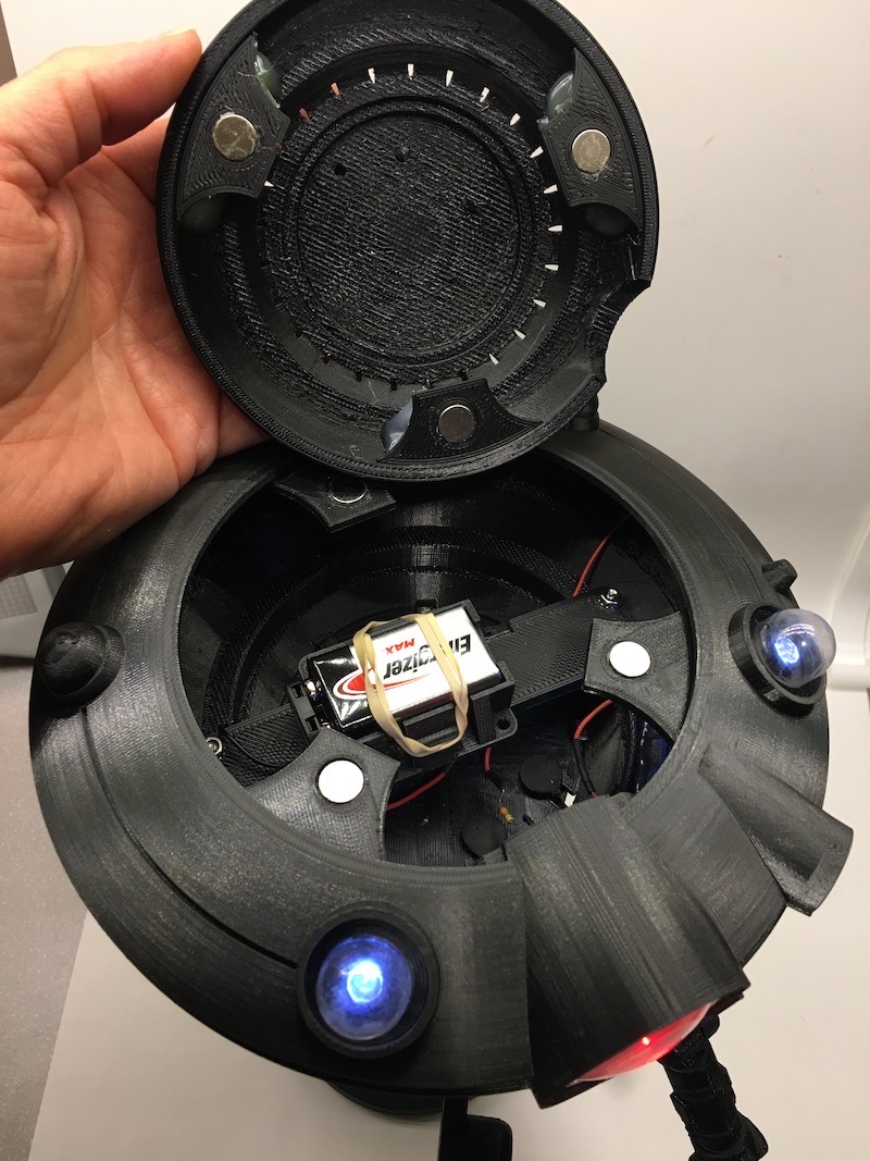 ID10 Seeker Droid - magnetize the lid!