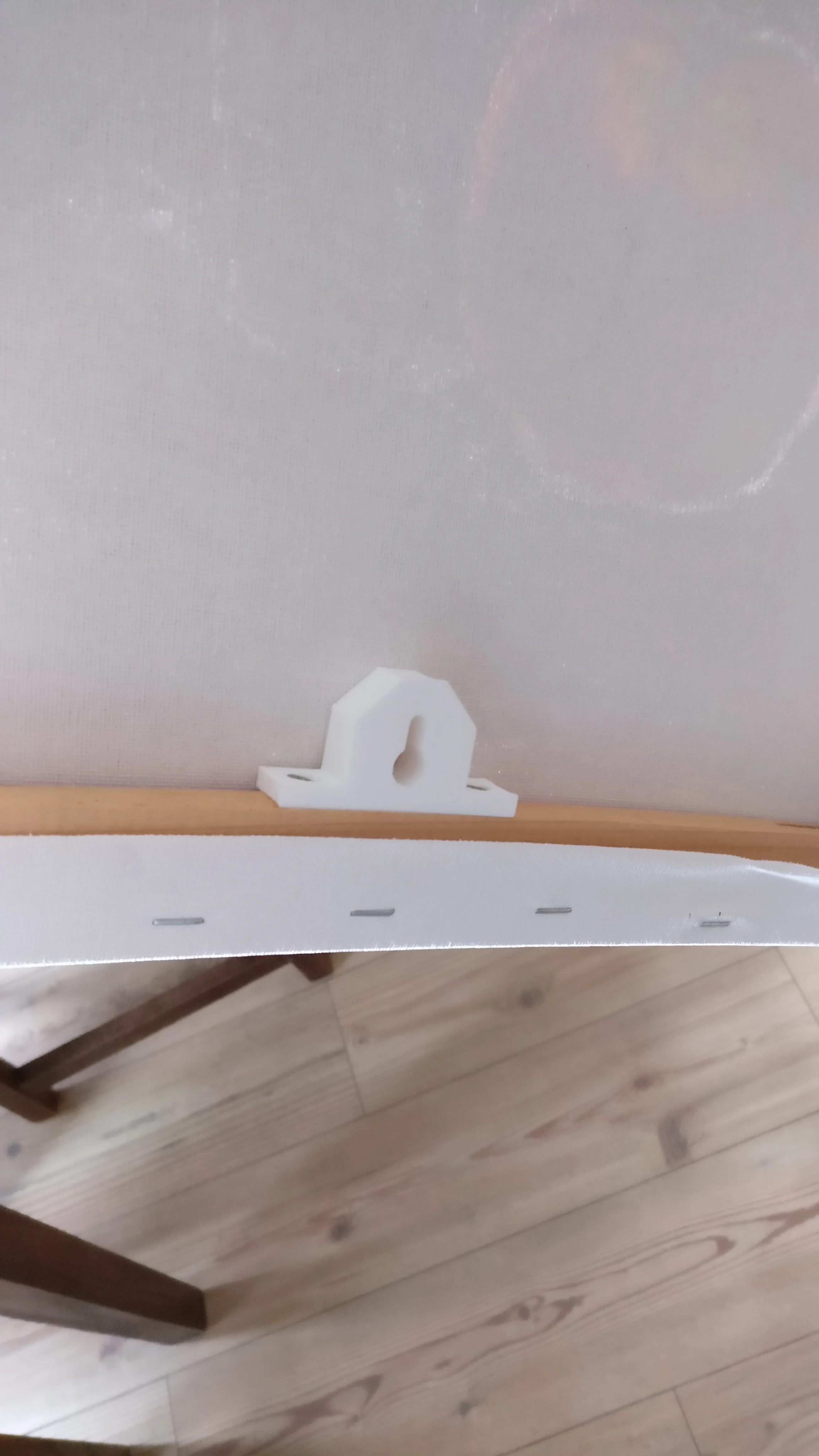 Canvas hanger