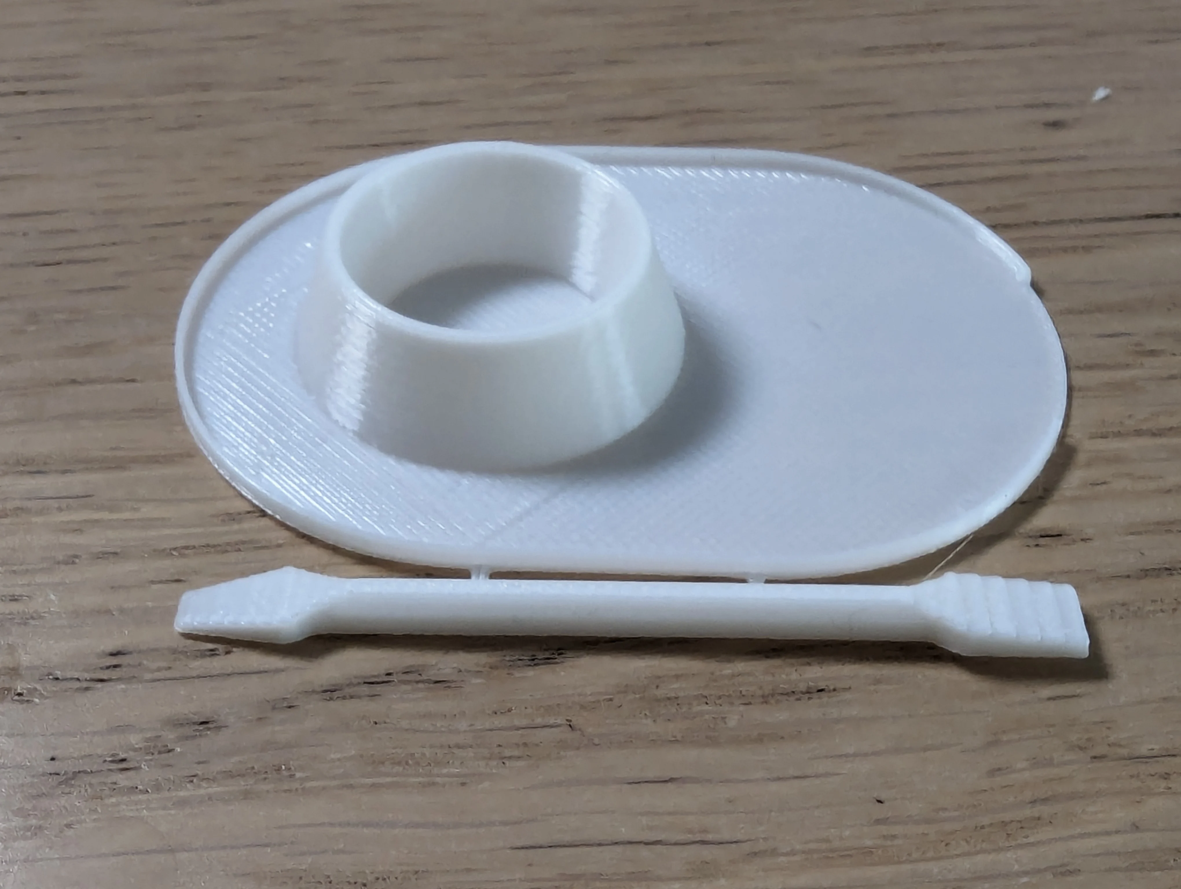 Stackable epoxi cup with spatula