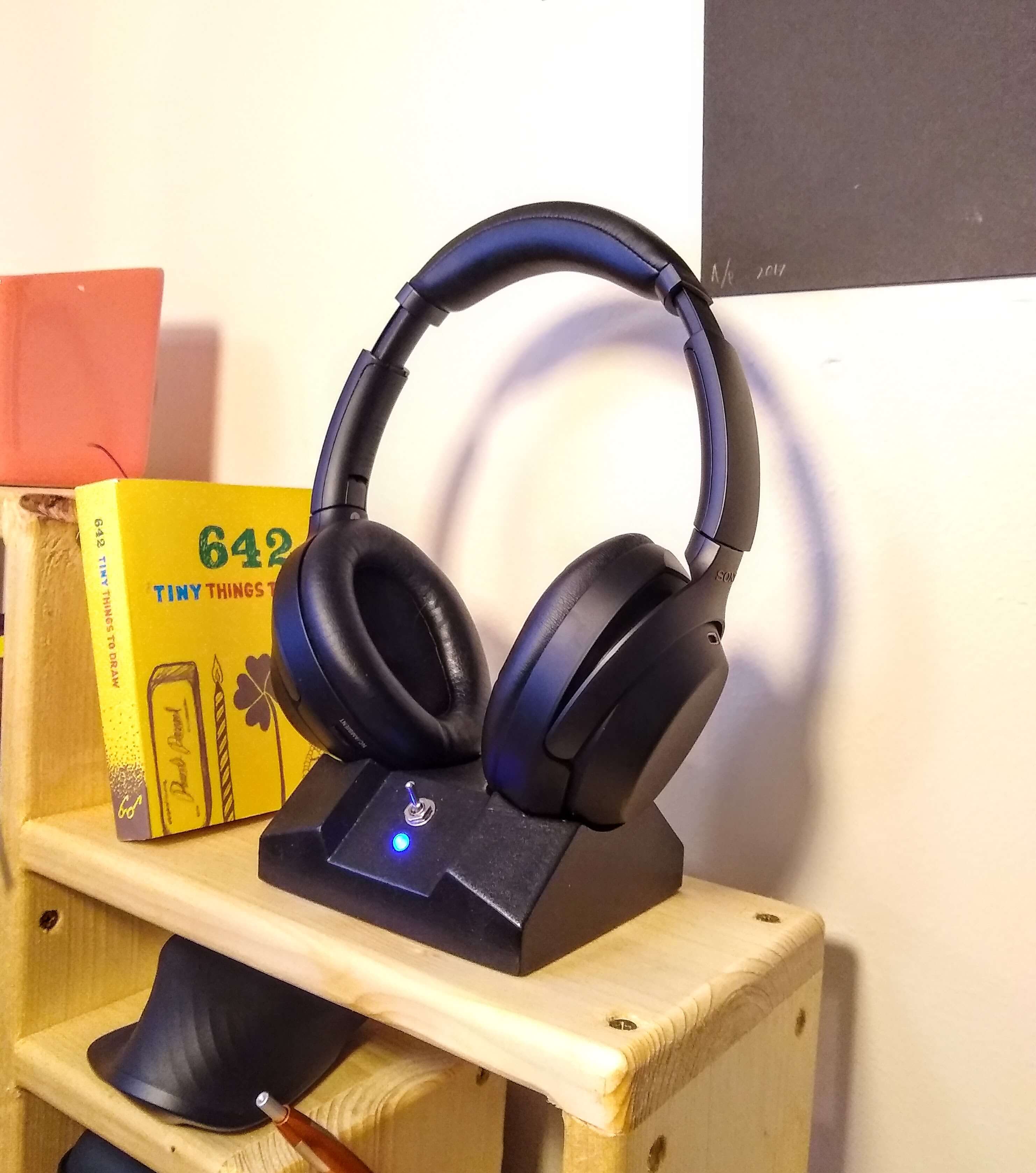 Sony WH-1000MX3 Headphone Dock/Stand