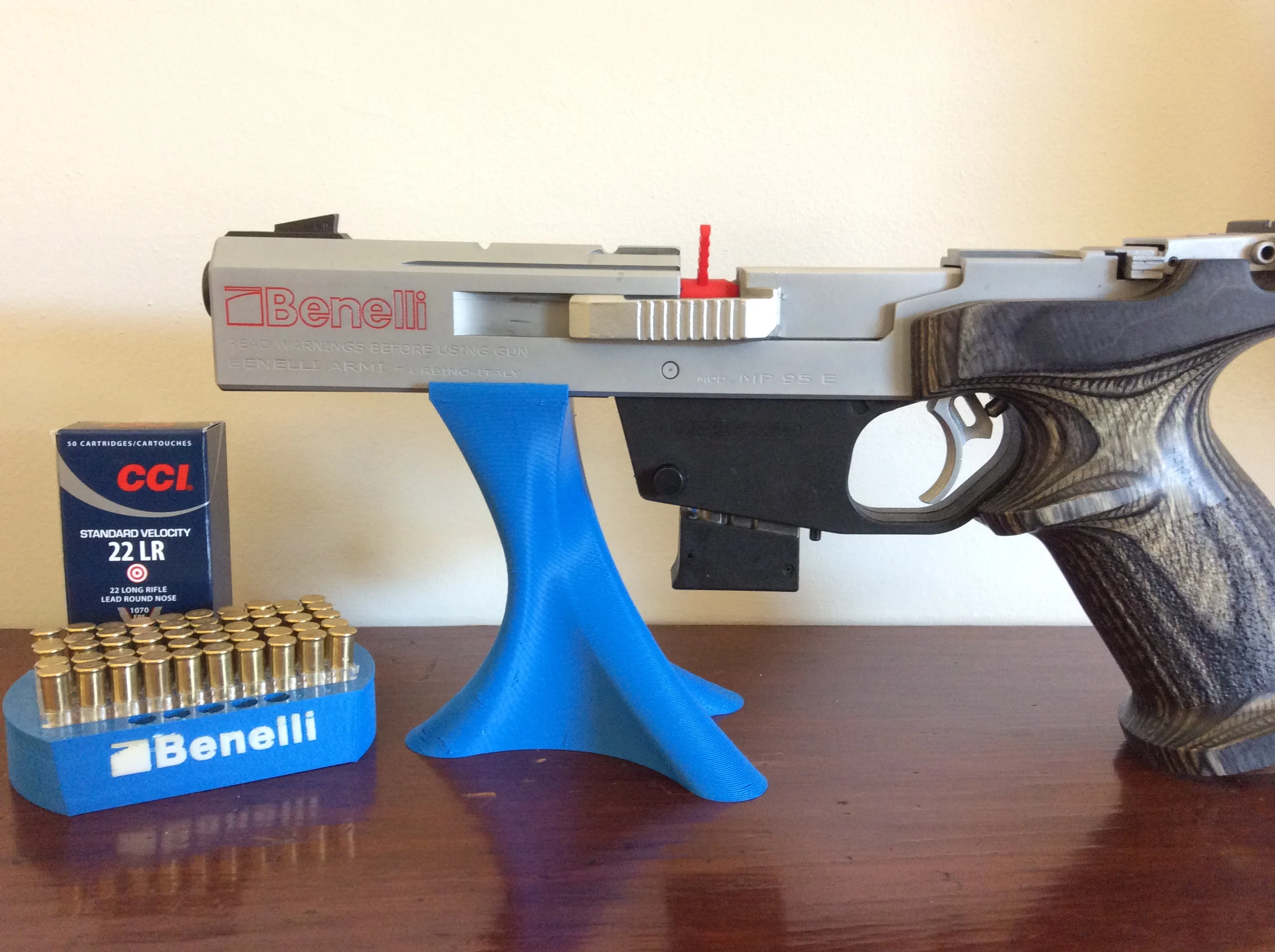 .22 Ammo tray (especially suits CCI brand) with Benelli logo for 2 colour print. Pistol stand suits Benelli.