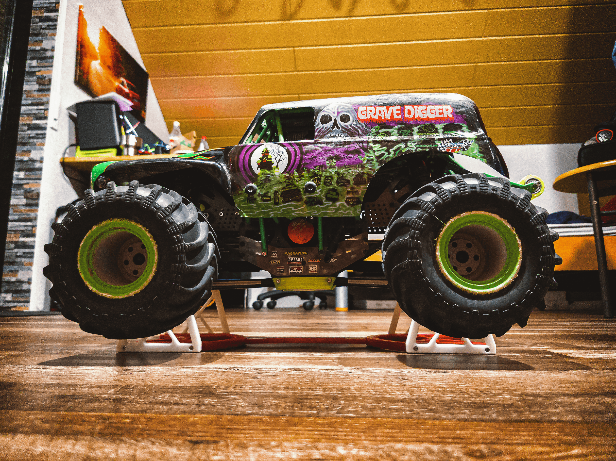 Losi LMT Stand