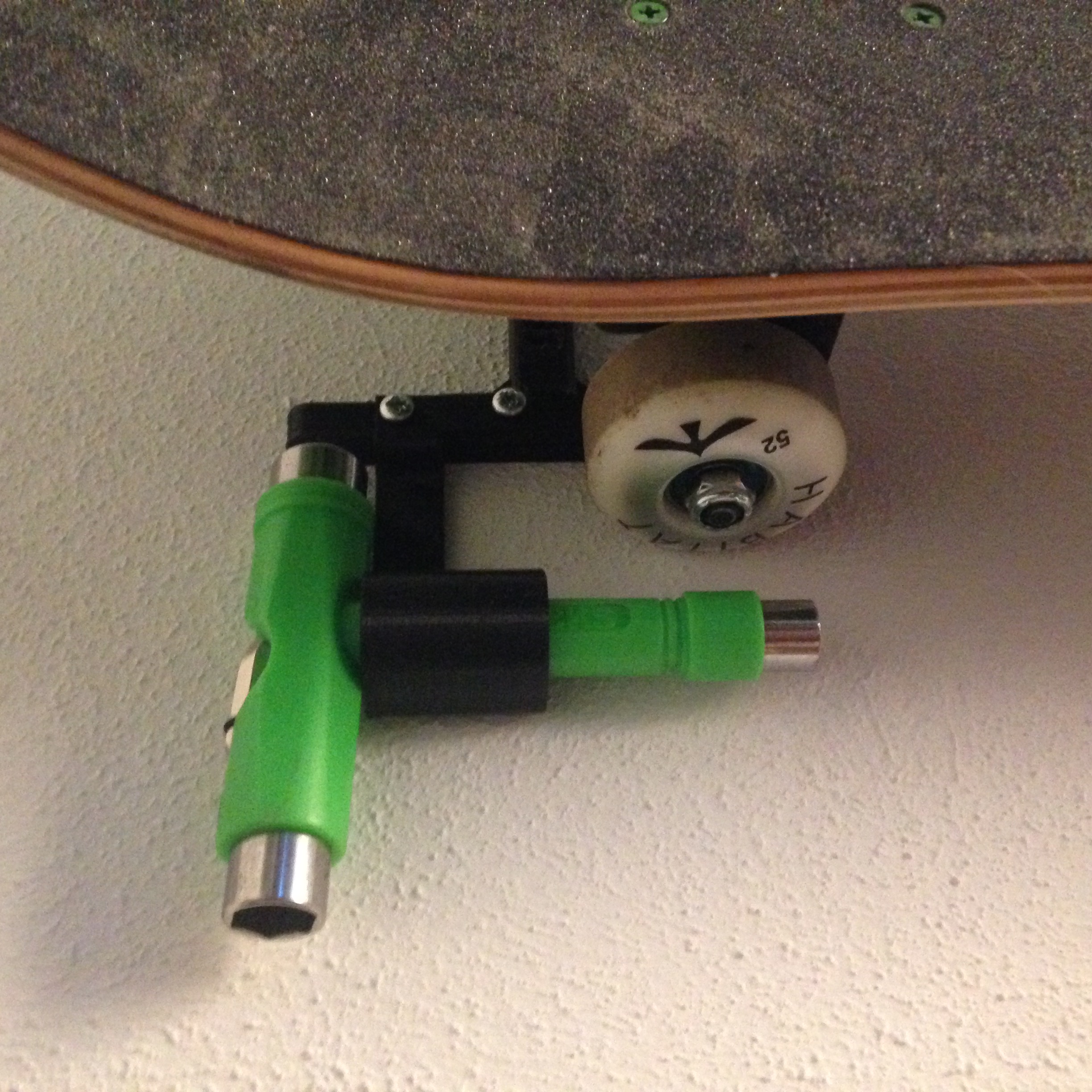 Skateboard wall hanger