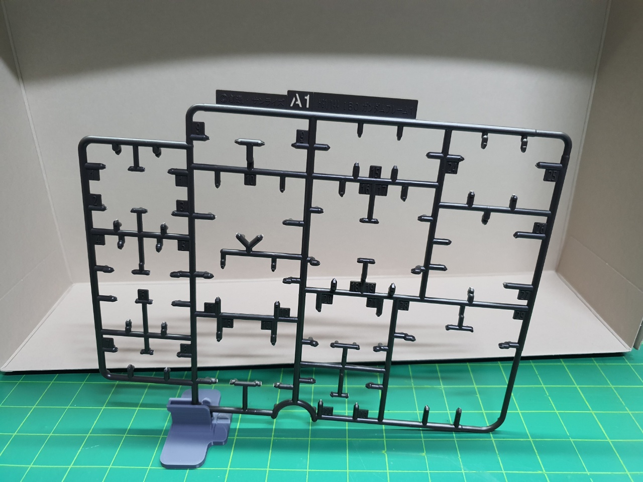 Runner Holder for Plastic model (Gunpla, Scale models)