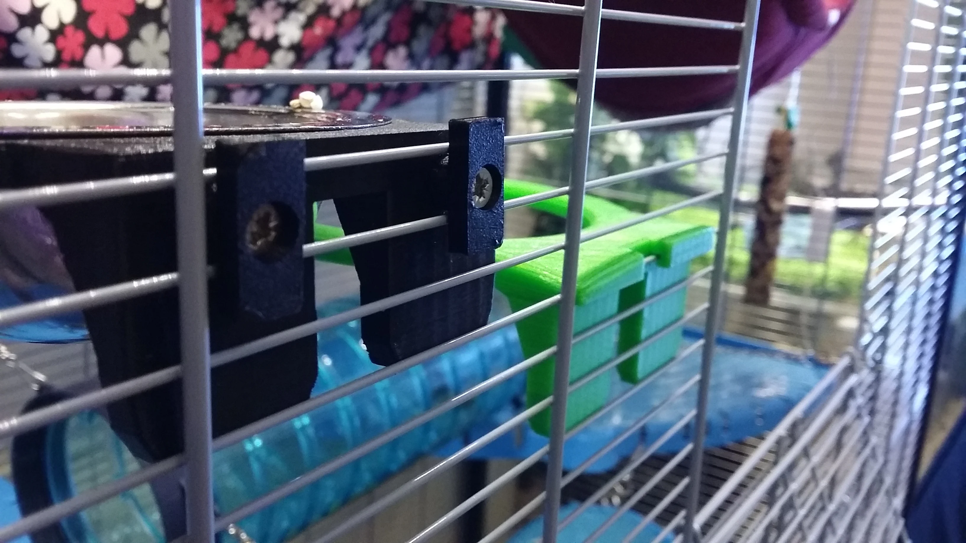 Feeding cup holder (cage Mount)