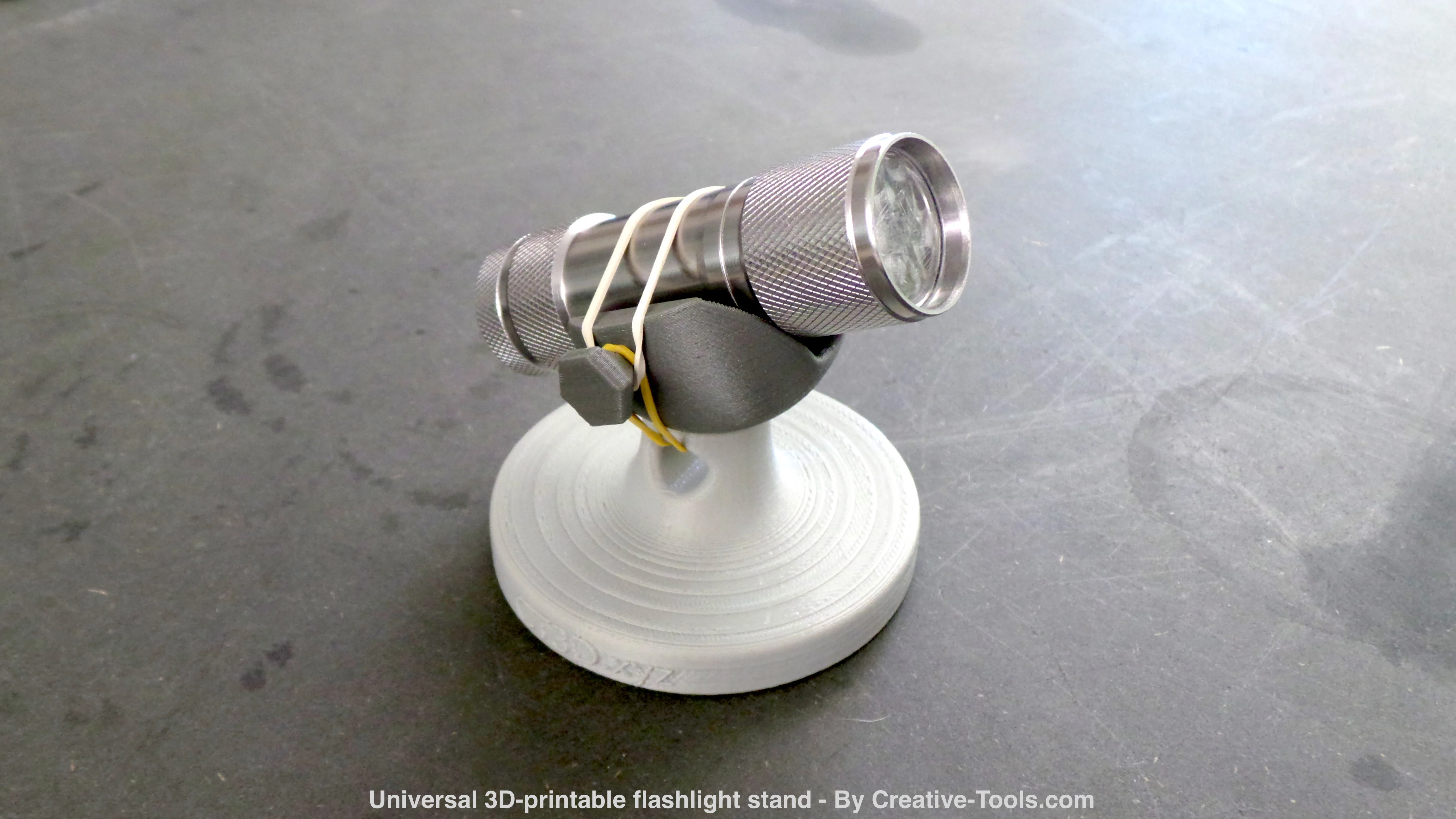 Universal 3D-printable flashlight stand