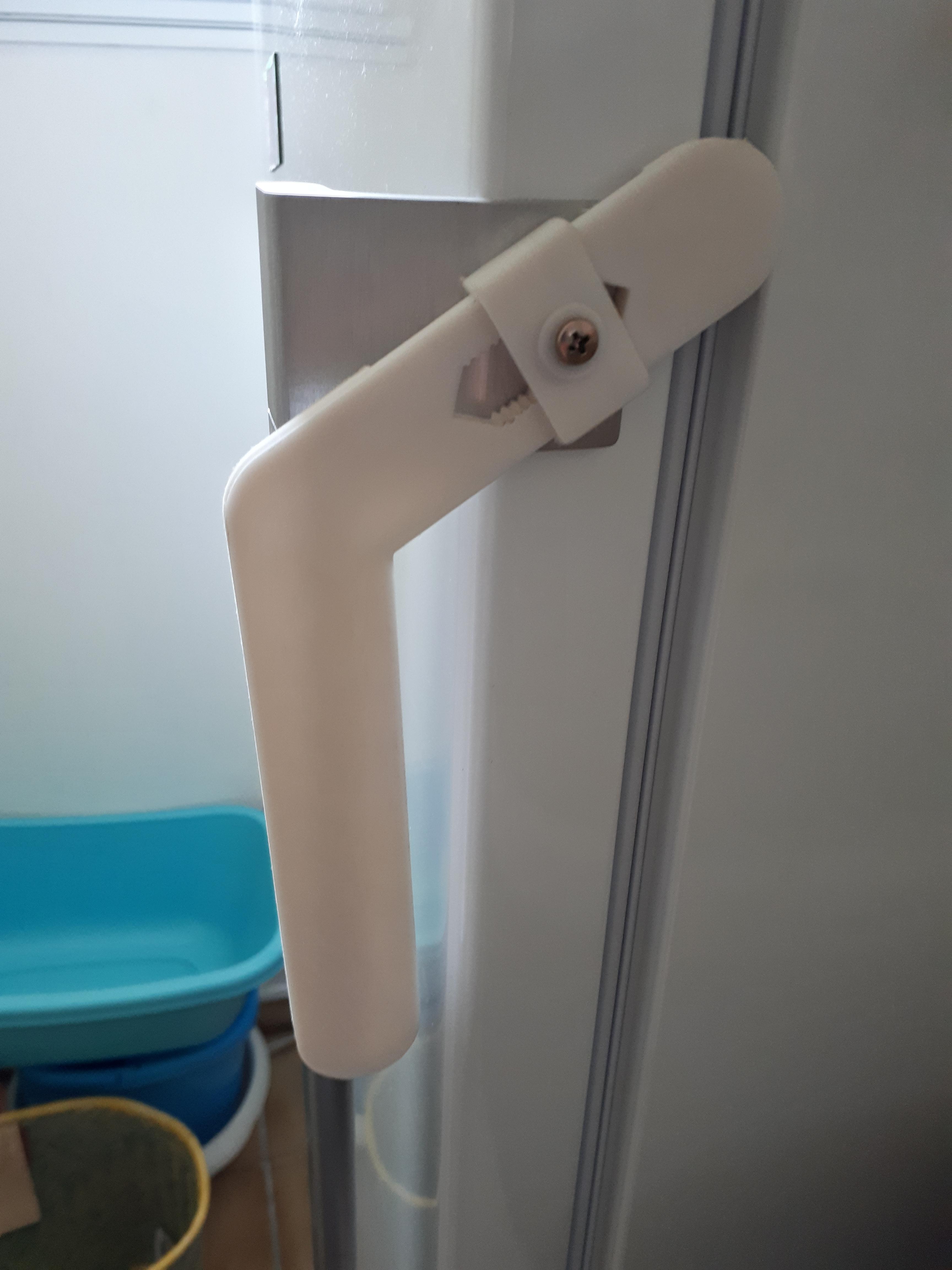Fridge door leverage