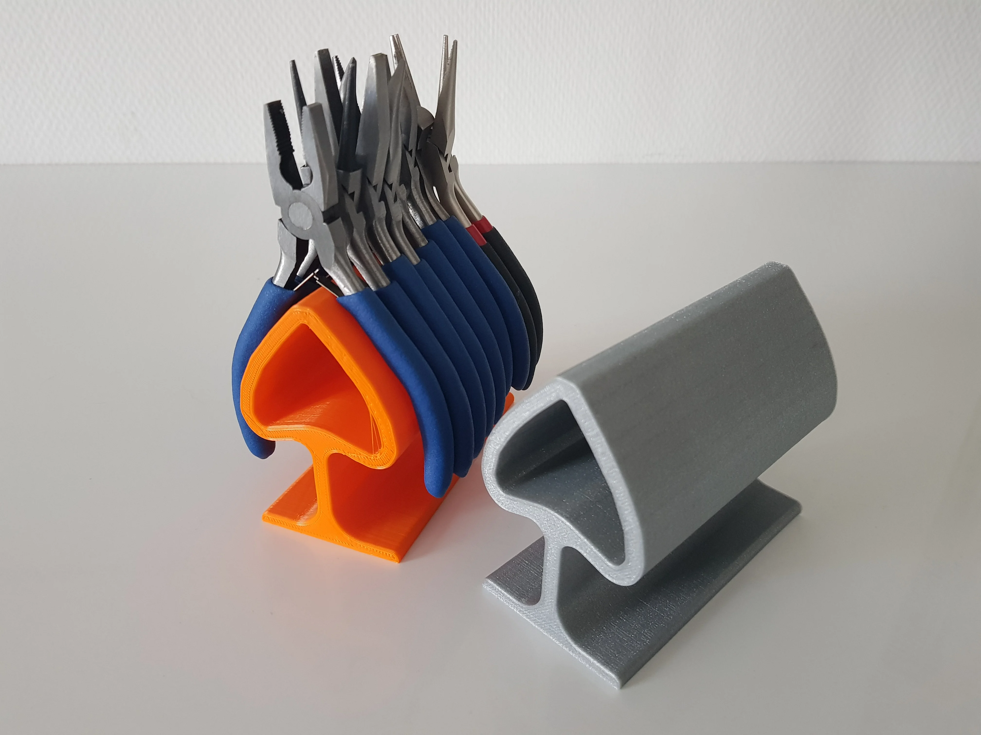 pliers stand / support de pinces by Heliox