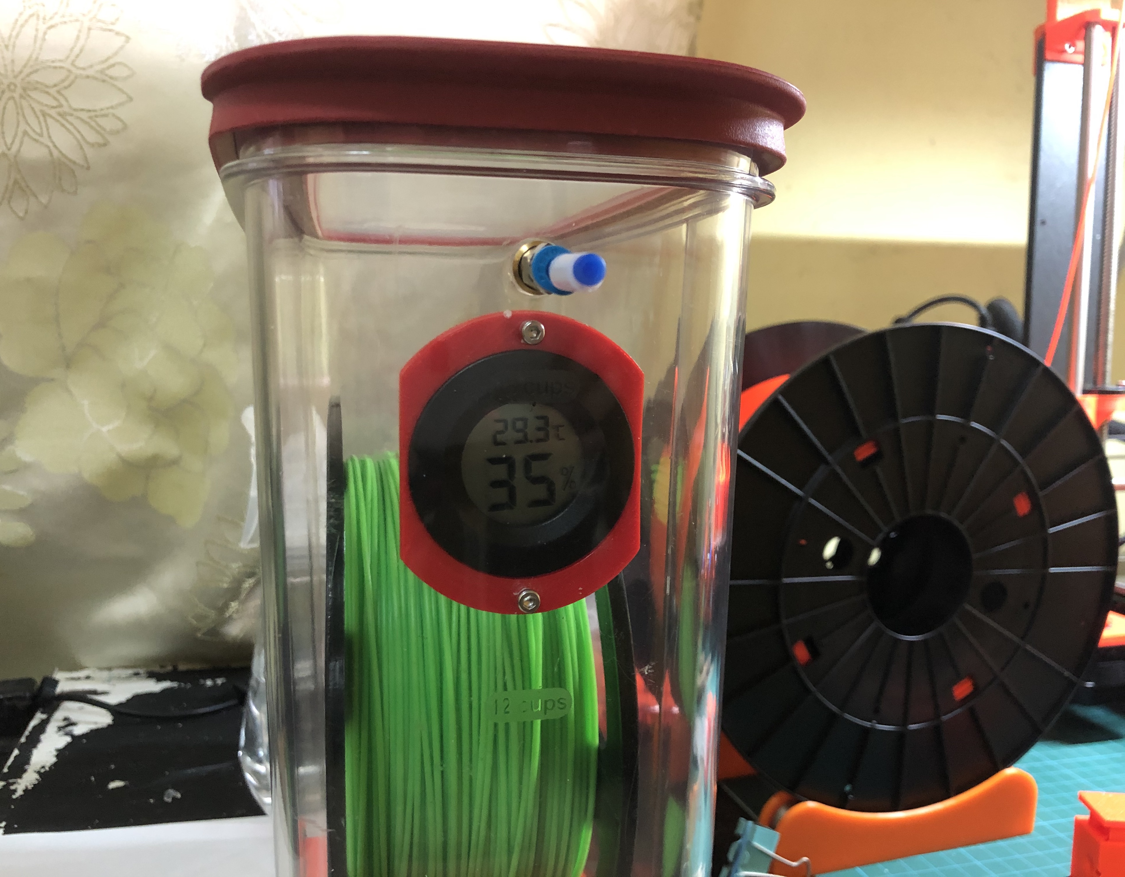 Hygrometer Holder for Rubbermaid 21 Cups.