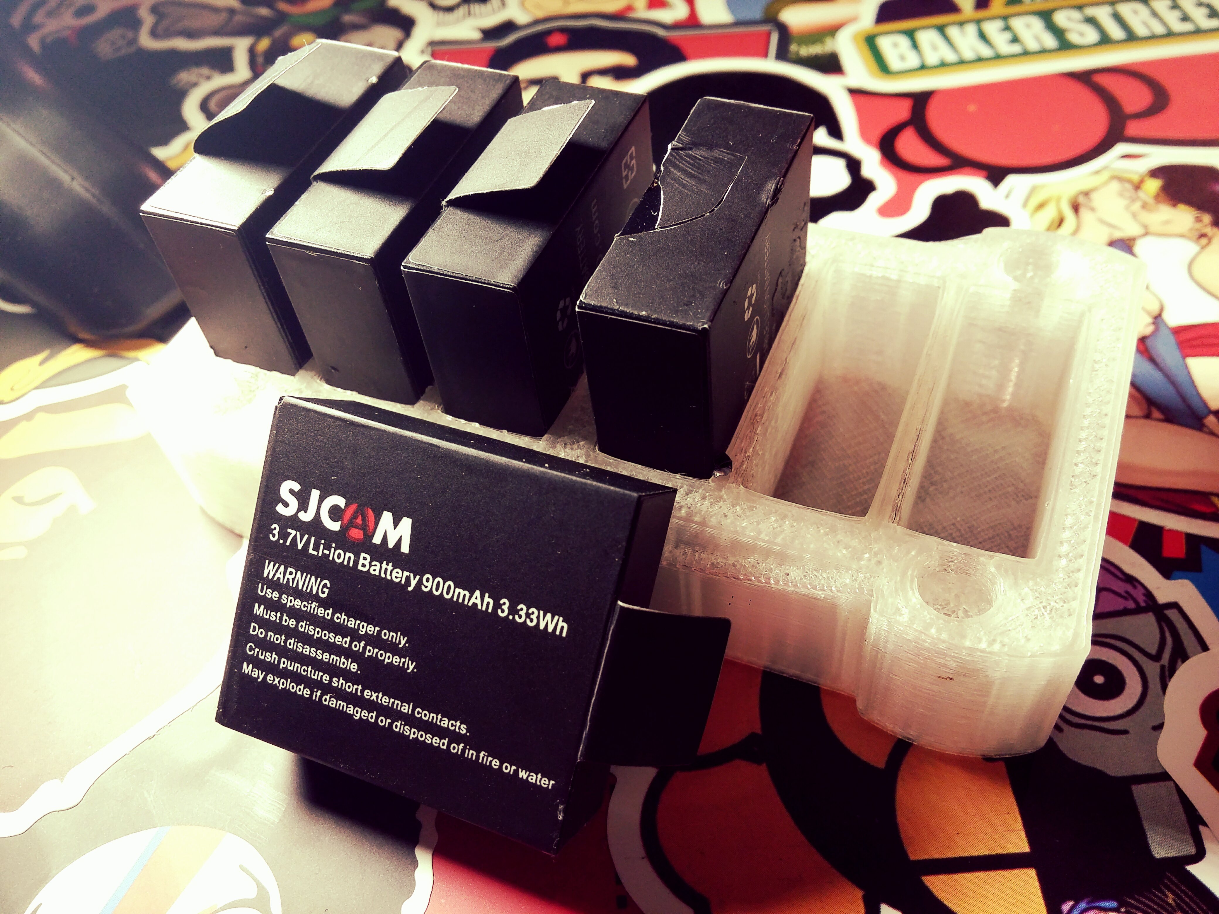 Universal / SJCAM / Andoer / Chinaclone Action Cam Accu Box for 6 Accus with Magnet Lid Lock