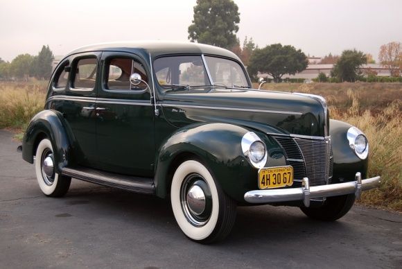 Ford V8 Deluxe Sedan 1940